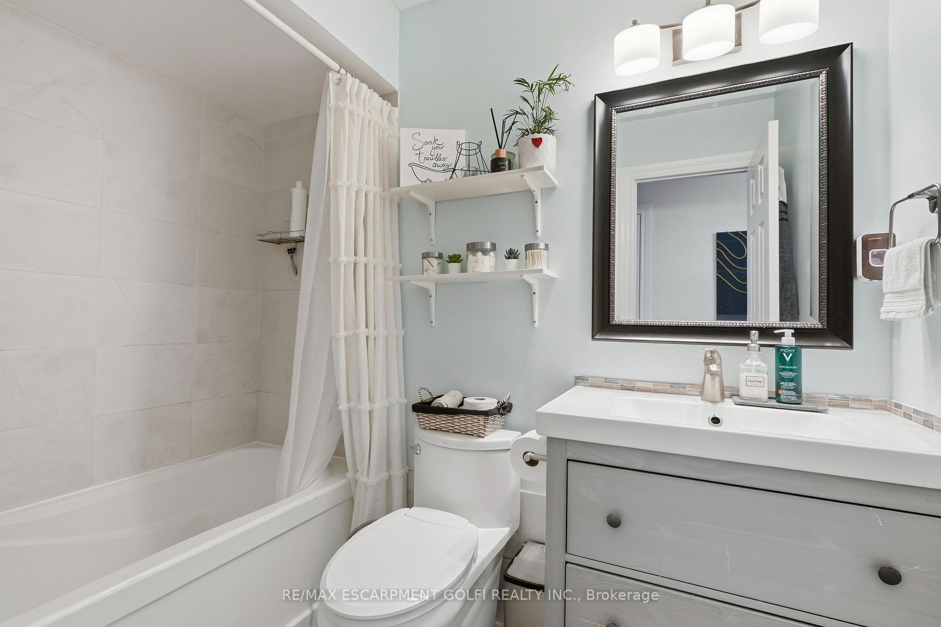 Photo 22 of 11 Wakefield Lane, Hamilton, Waterdown — HOMEH