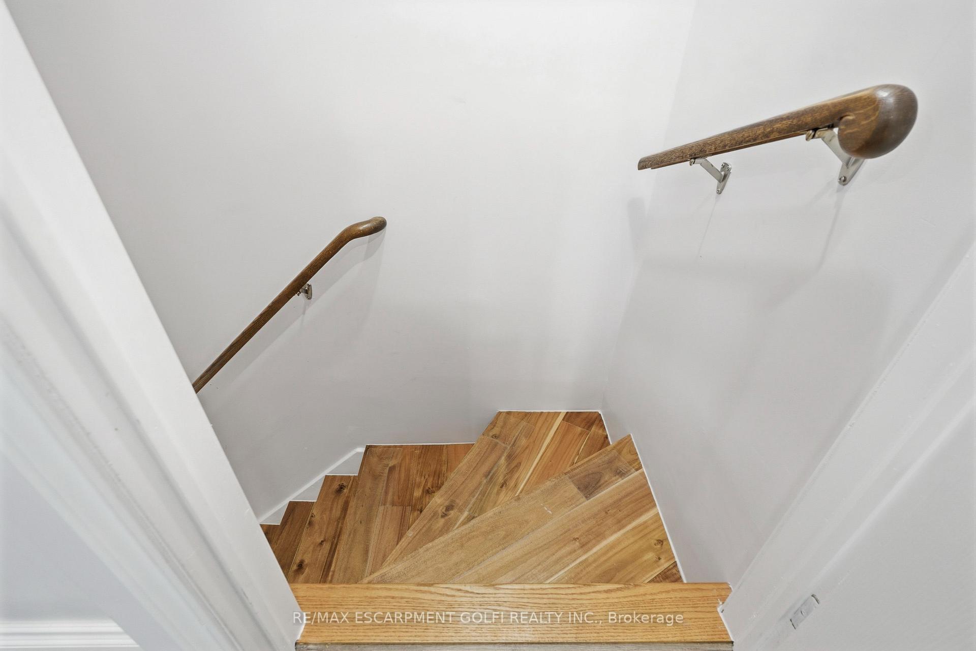Photo 23 of 11 Wakefield Lane, Hamilton, Waterdown — HOMEH