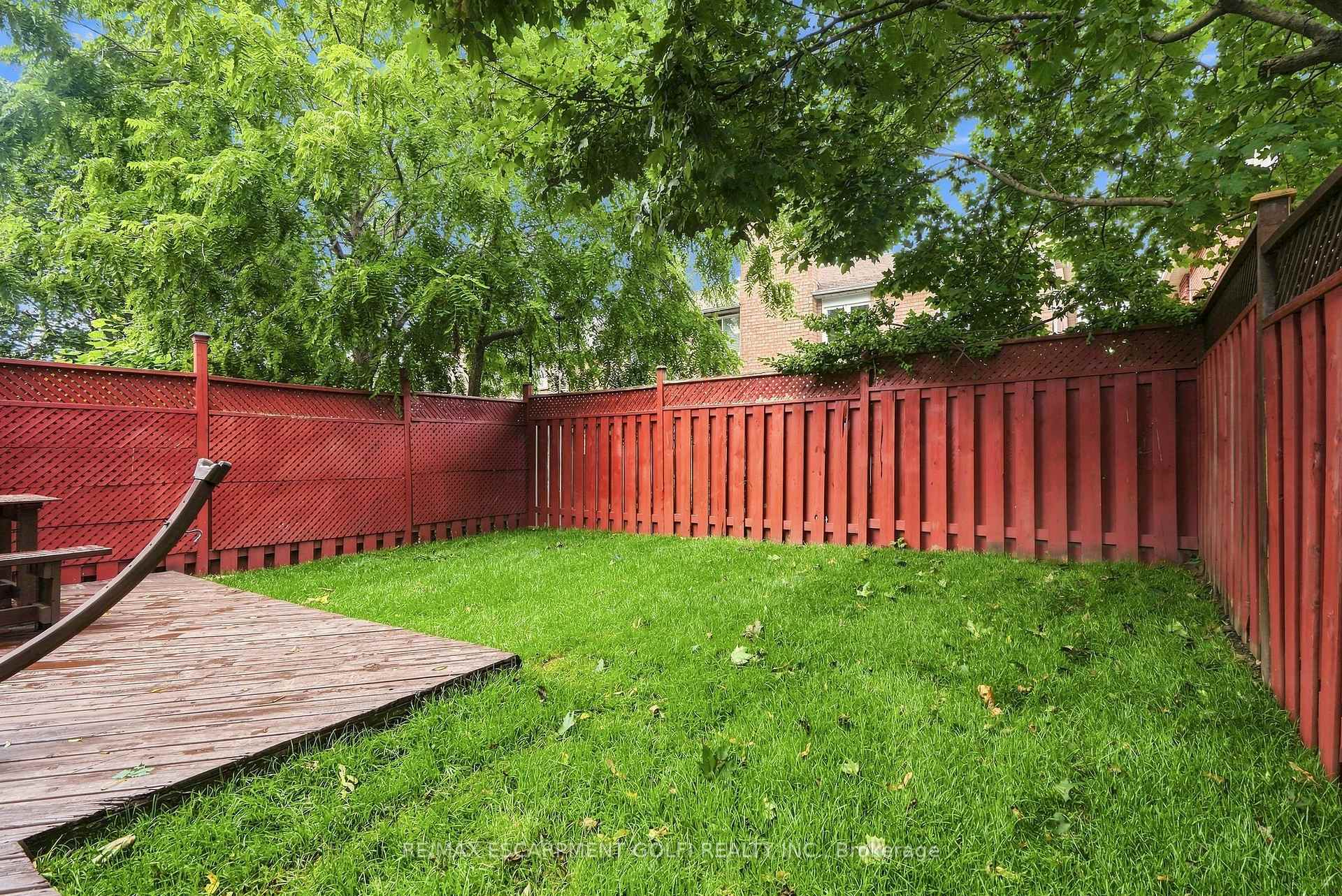Photo 29 of 11 Wakefield Lane, Hamilton, Waterdown — HOMEH