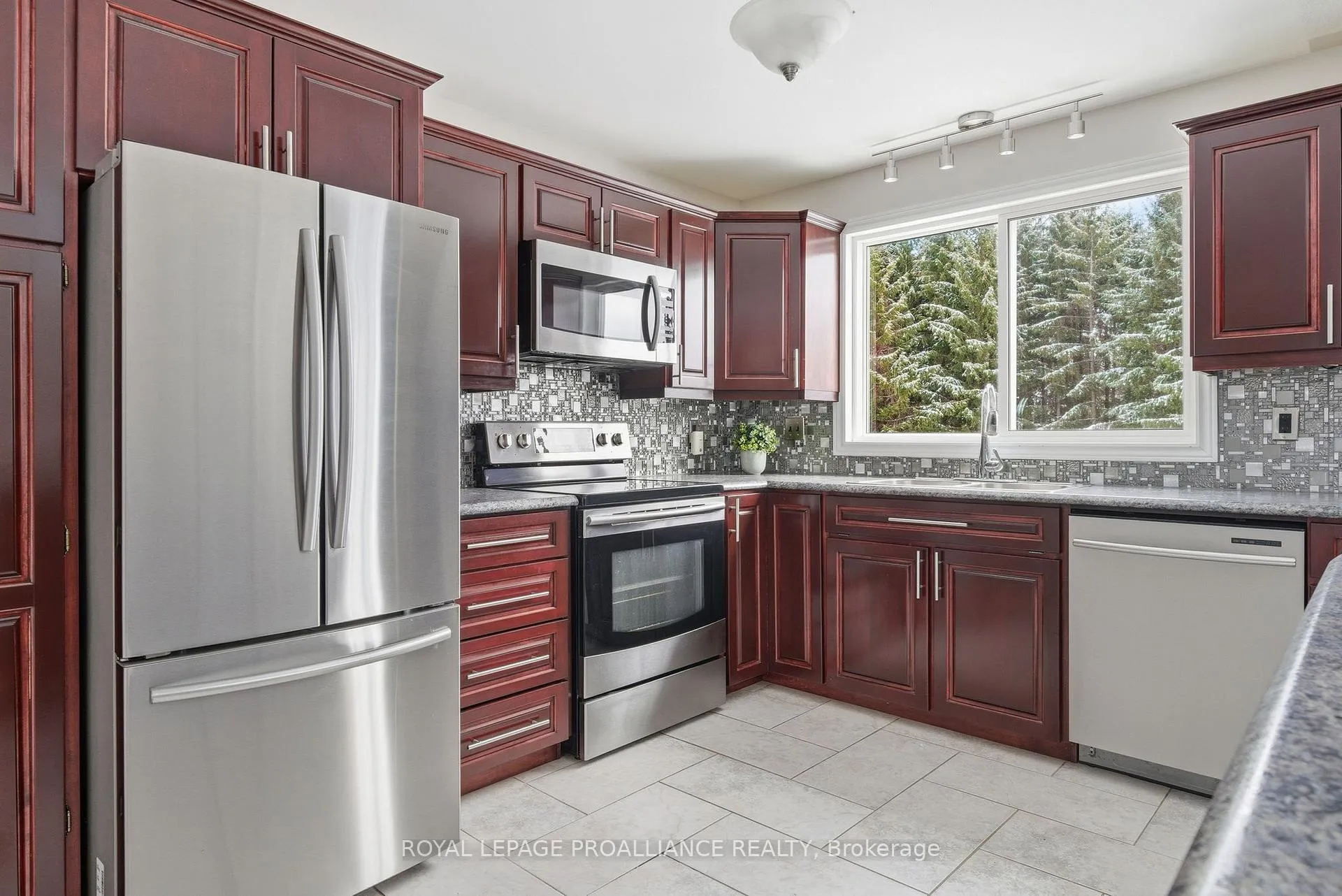 Photo 16 of 296 Willett Road, Belleville, Thurlow Ward — HOMEH
