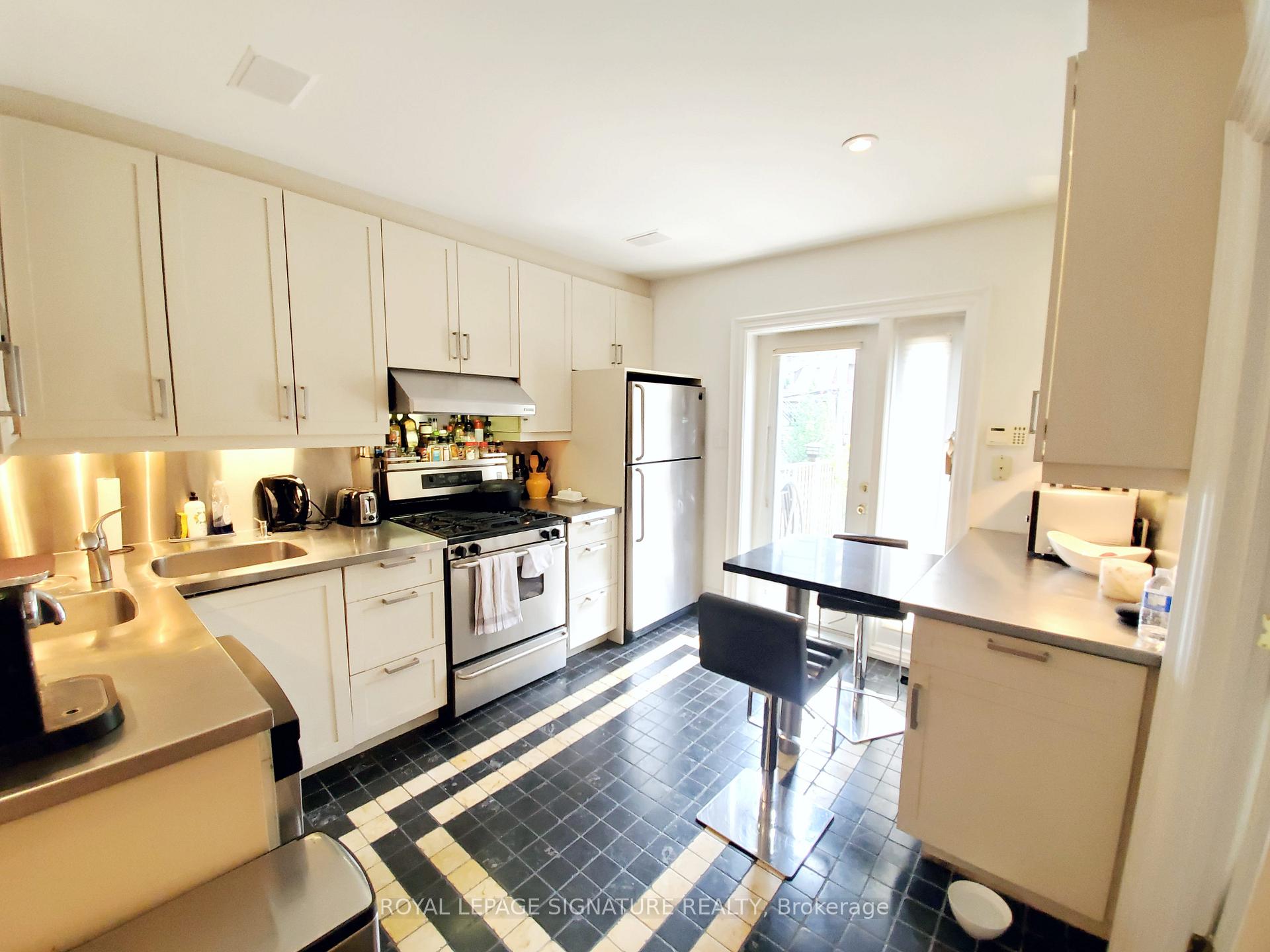 Photo 9 of Unit Upper, 47 Gloucester Street, Toronto, Church-Yonge Corridor — HOMEH
