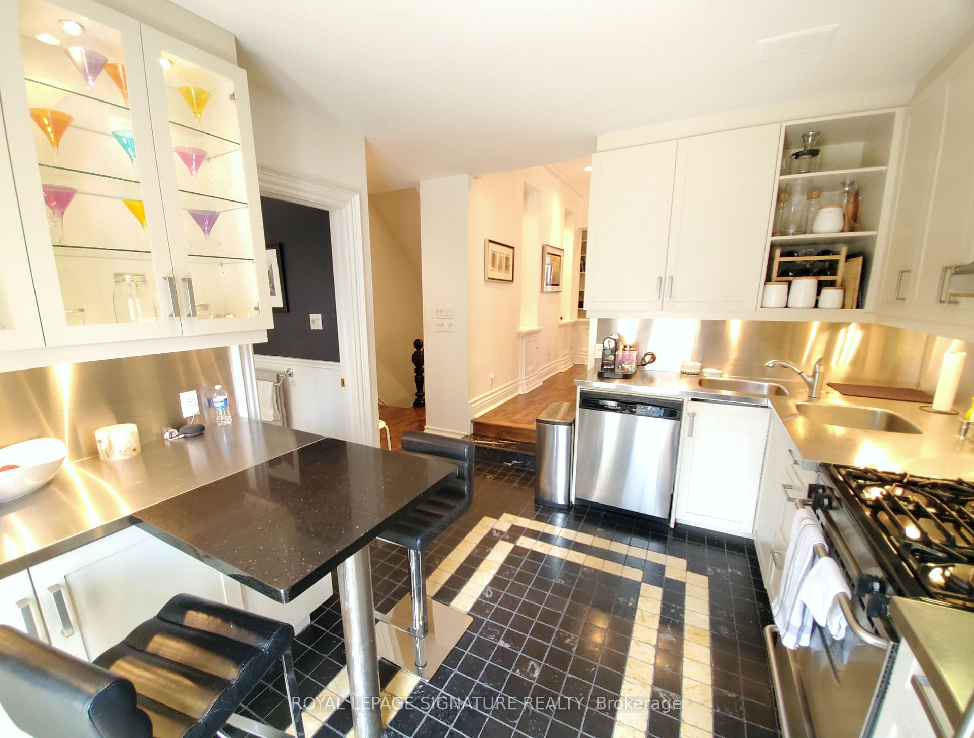 Photo 10 of Unit Upper, 47 Gloucester Street, Toronto, Church-Yonge Corridor — HOMEH