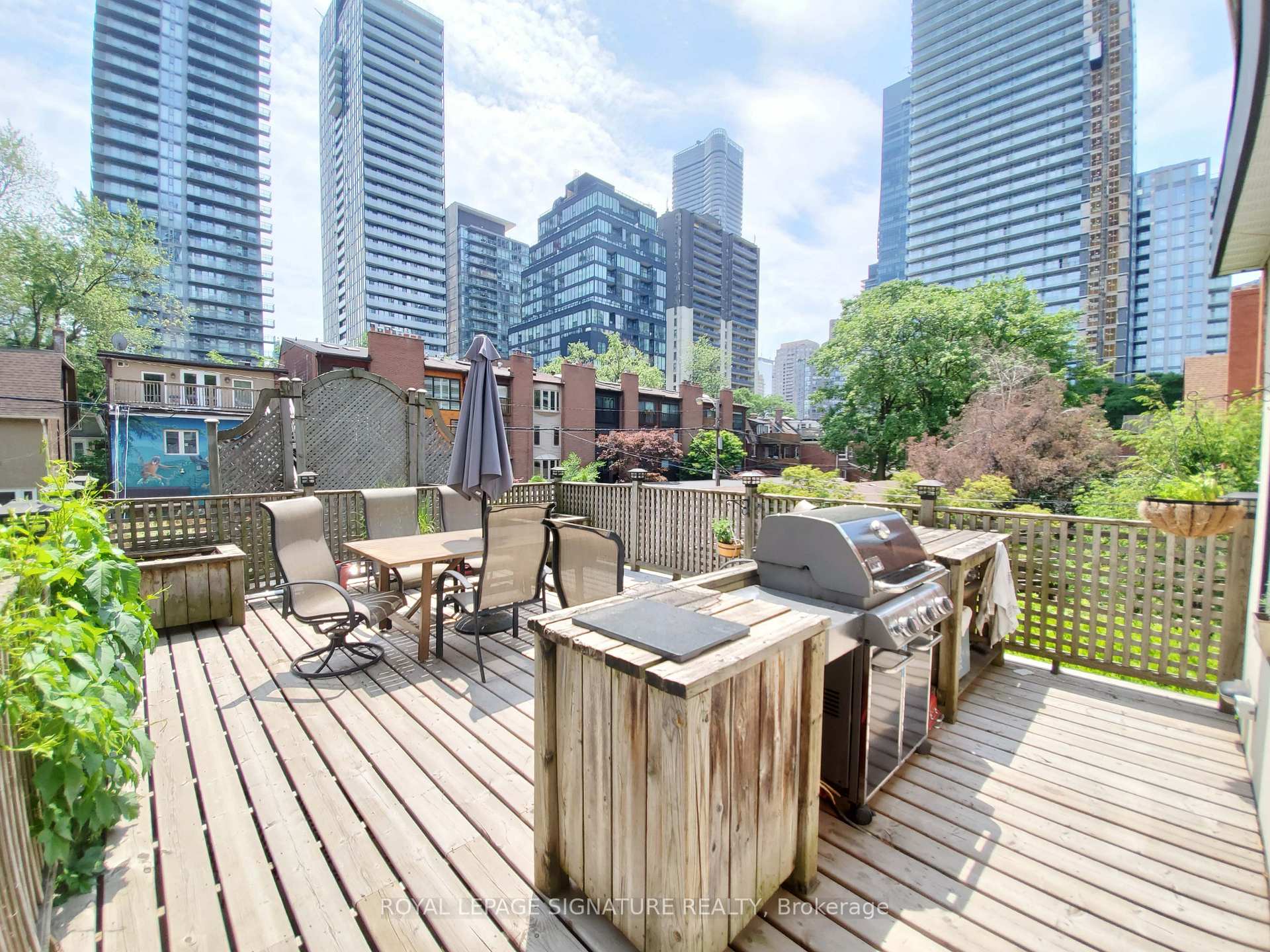 Photo 14 of Unit Upper, 47 Gloucester Street, Toronto, Church-Yonge Corridor — HOMEH