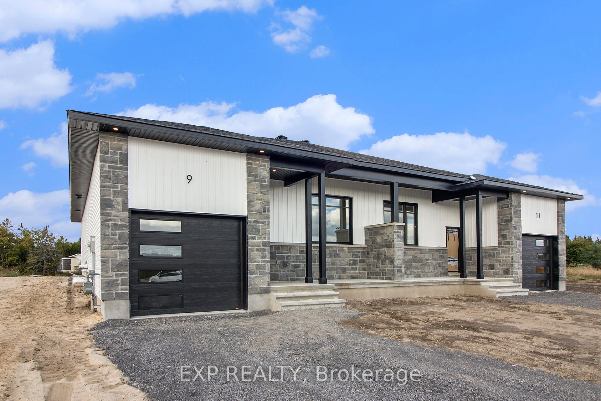 Photo of 803 Lacroix Road