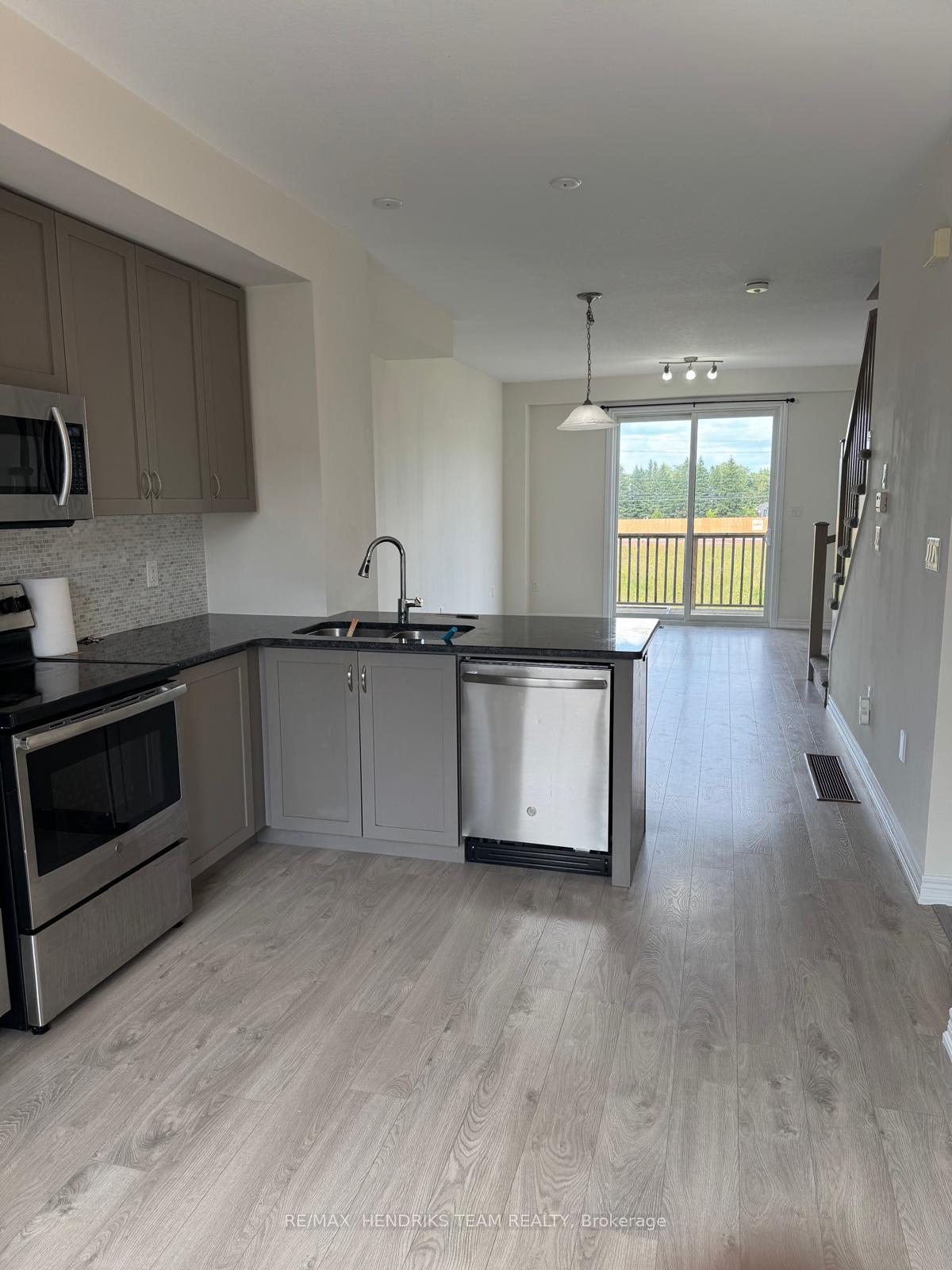 Photo 4 of Unit 90, 1890 Rymal Road E, Hamilton, Rural Glanbrook — HOMEH