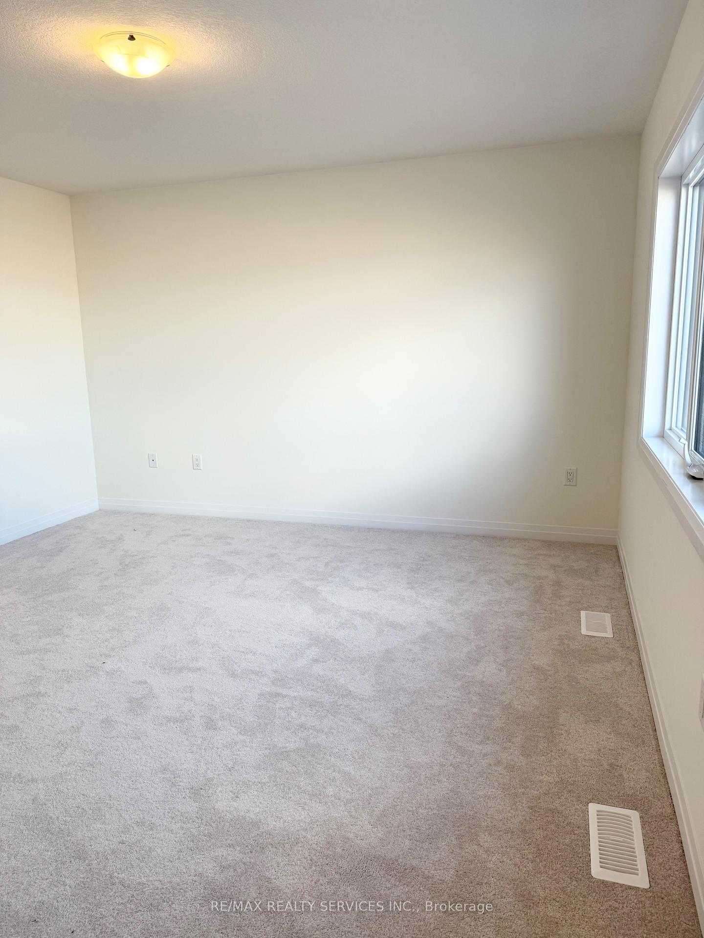 Photo 16 of 64 Masters Street, Welland, Dain City — HOMEH