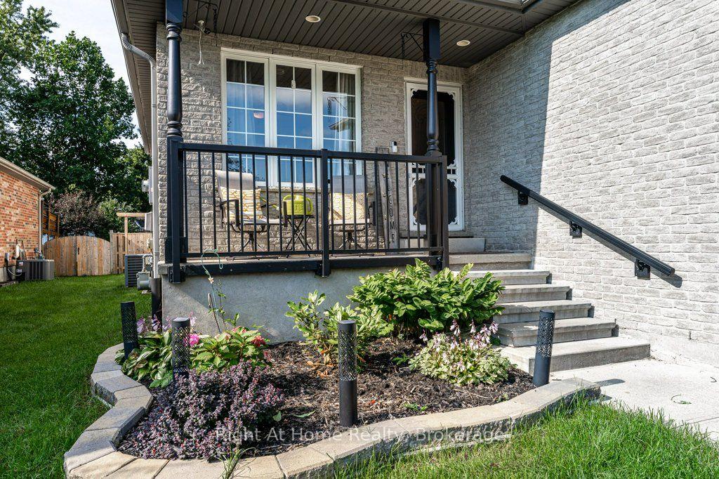 Photo 5 of 301 Norman Street, Stratford — HOMEH