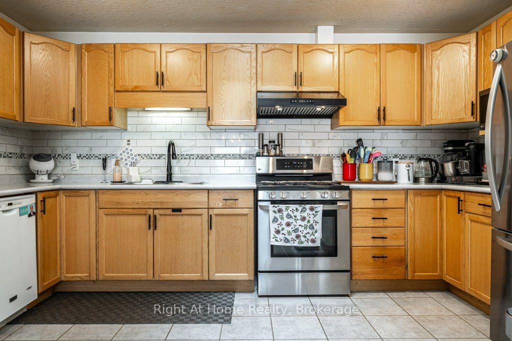 Photo 26 of 301 Norman Street, Stratford — HOMEH