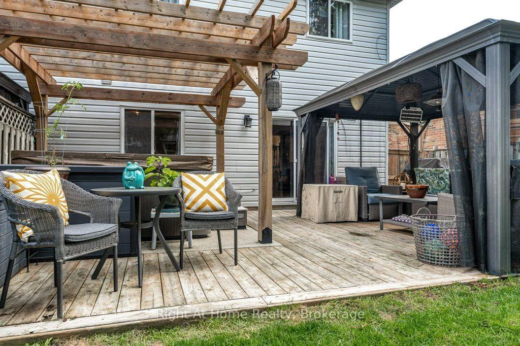 Photo 100 of 301 Norman Street, Stratford — HOMEH