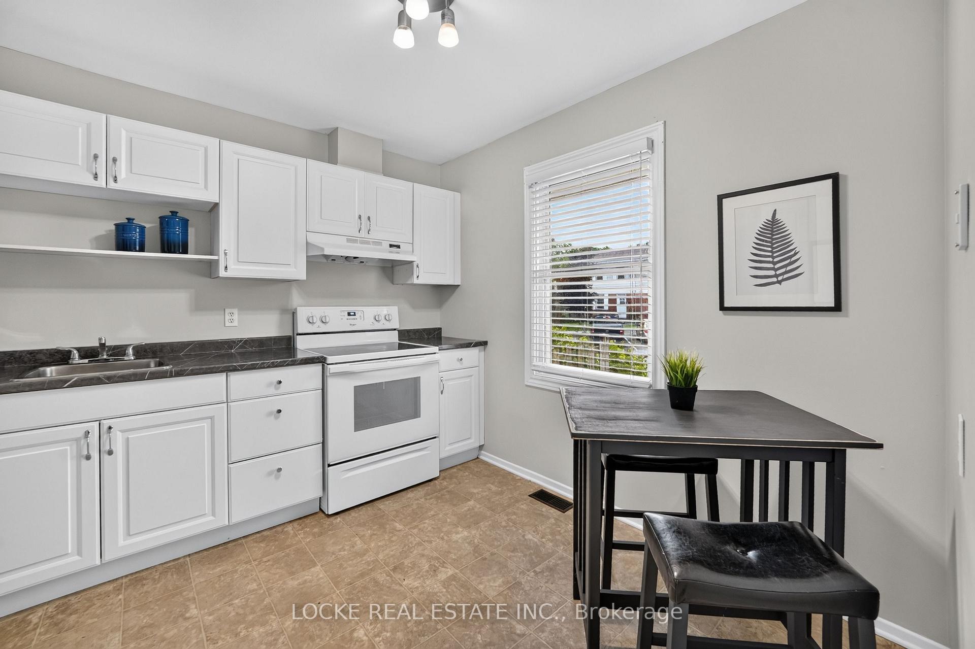 Photo 5 of Unit 28, 1975 Fairglen Mews, Ottawa, Blackburn Hamlet (South) — HOMEH