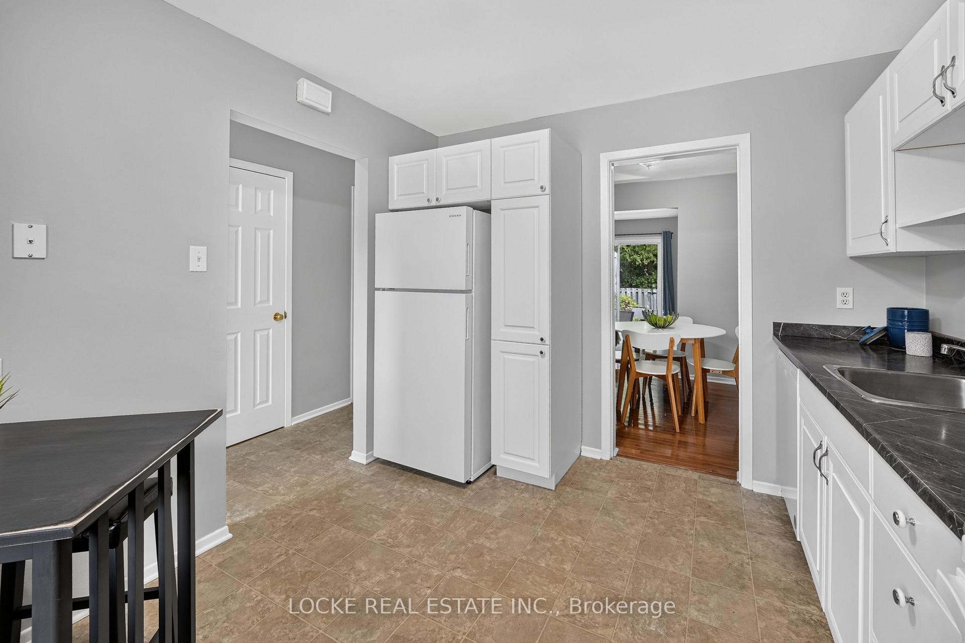 Photo 8 of Unit 28, 1975 Fairglen Mews, Ottawa, Blackburn Hamlet (South) — HOMEH