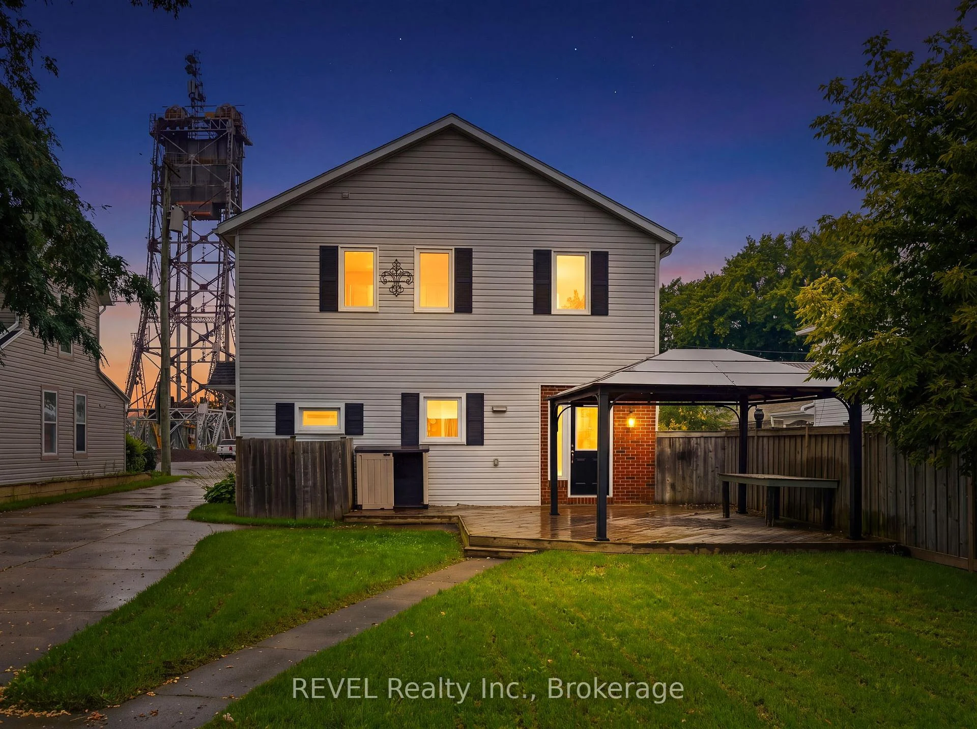 Photo of 2324 Centre Street