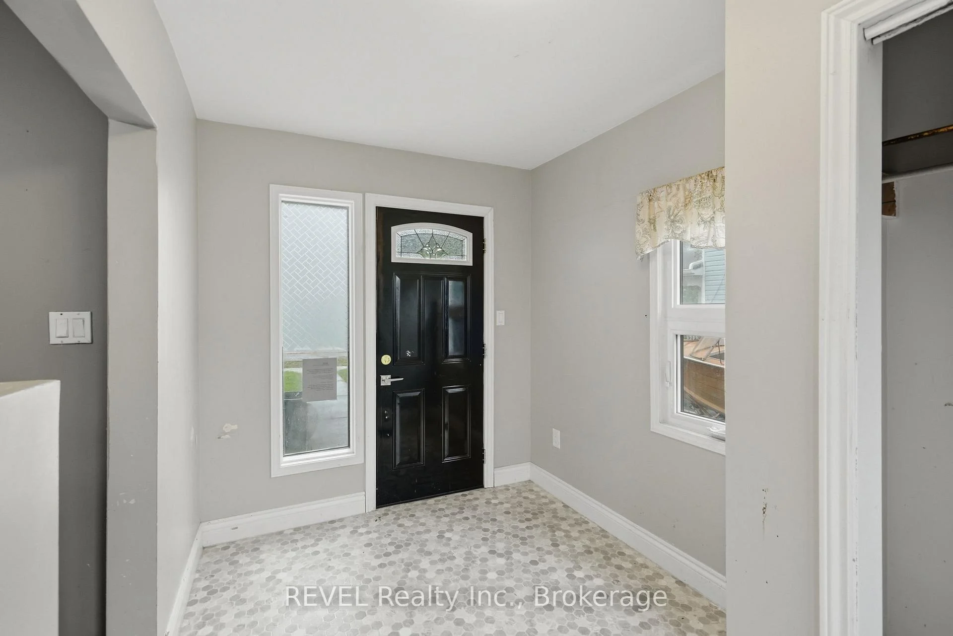 Photo 16 of 2324 Centre Street, Thorold, Allanburg/Thorold South — HOMEH