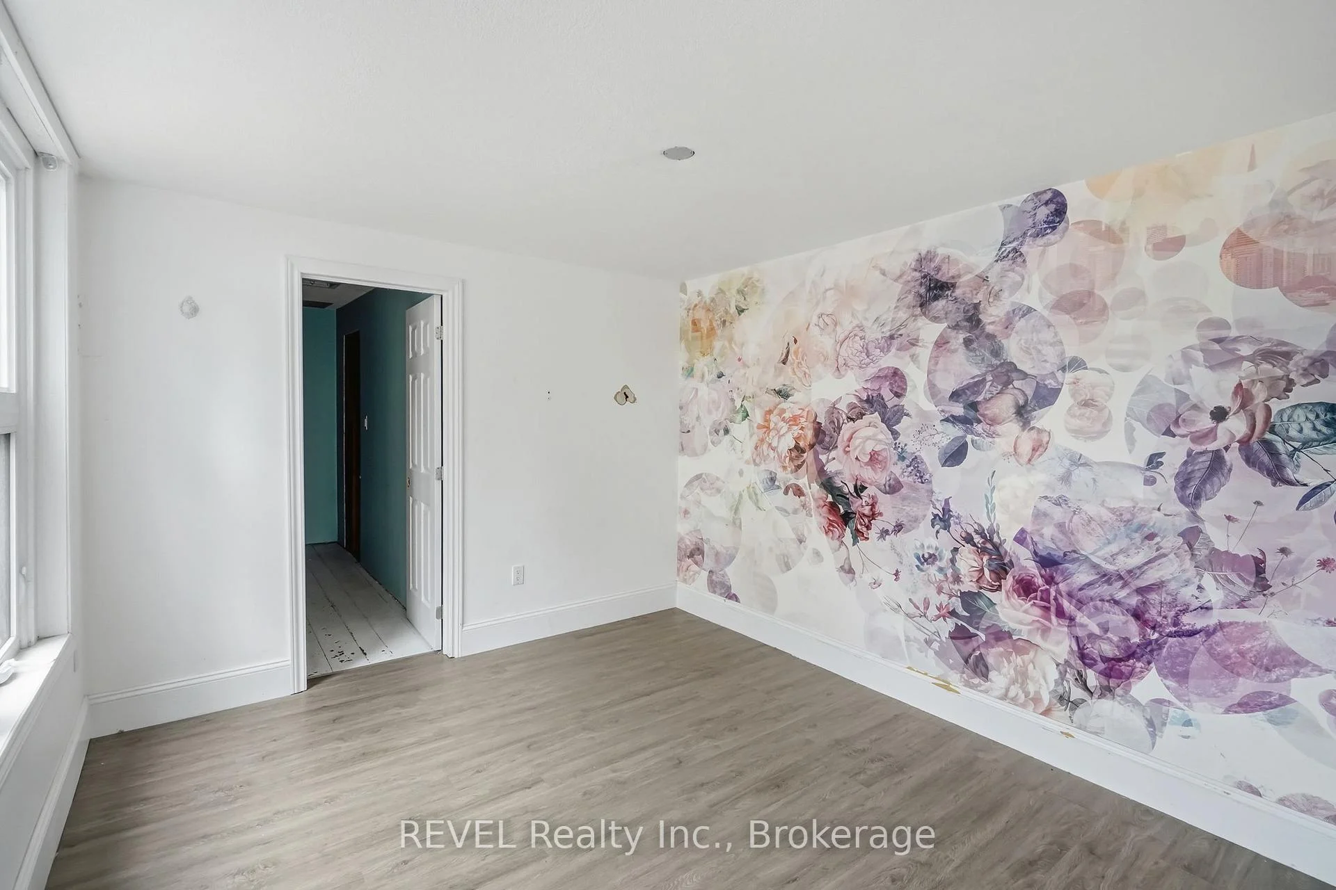 Photo 24 of 2324 Centre Street, Thorold, Allanburg/Thorold South — HOMEH