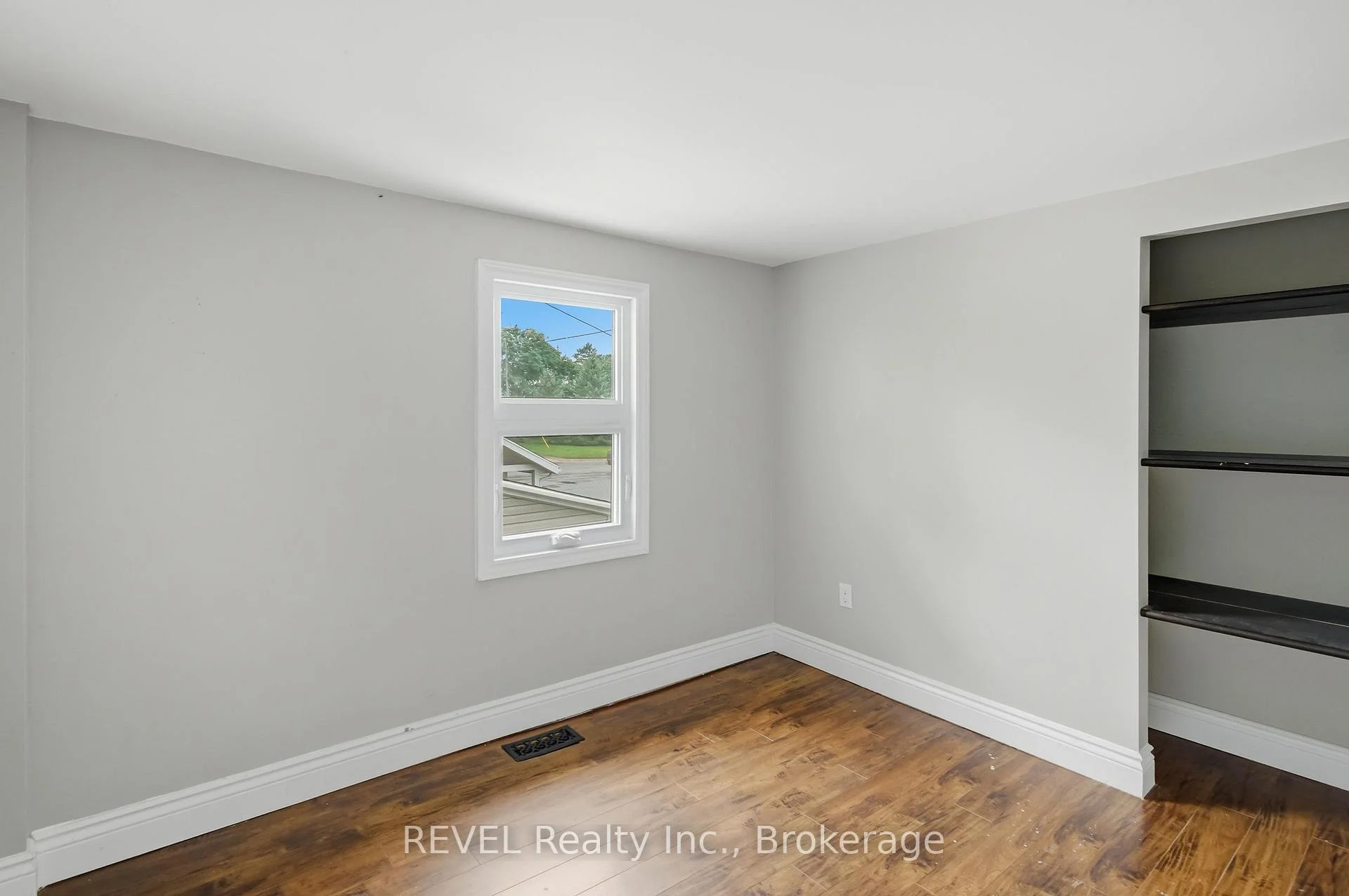 Photo 30 of 2324 Centre Street, Thorold, Allanburg/Thorold South — HOMEH