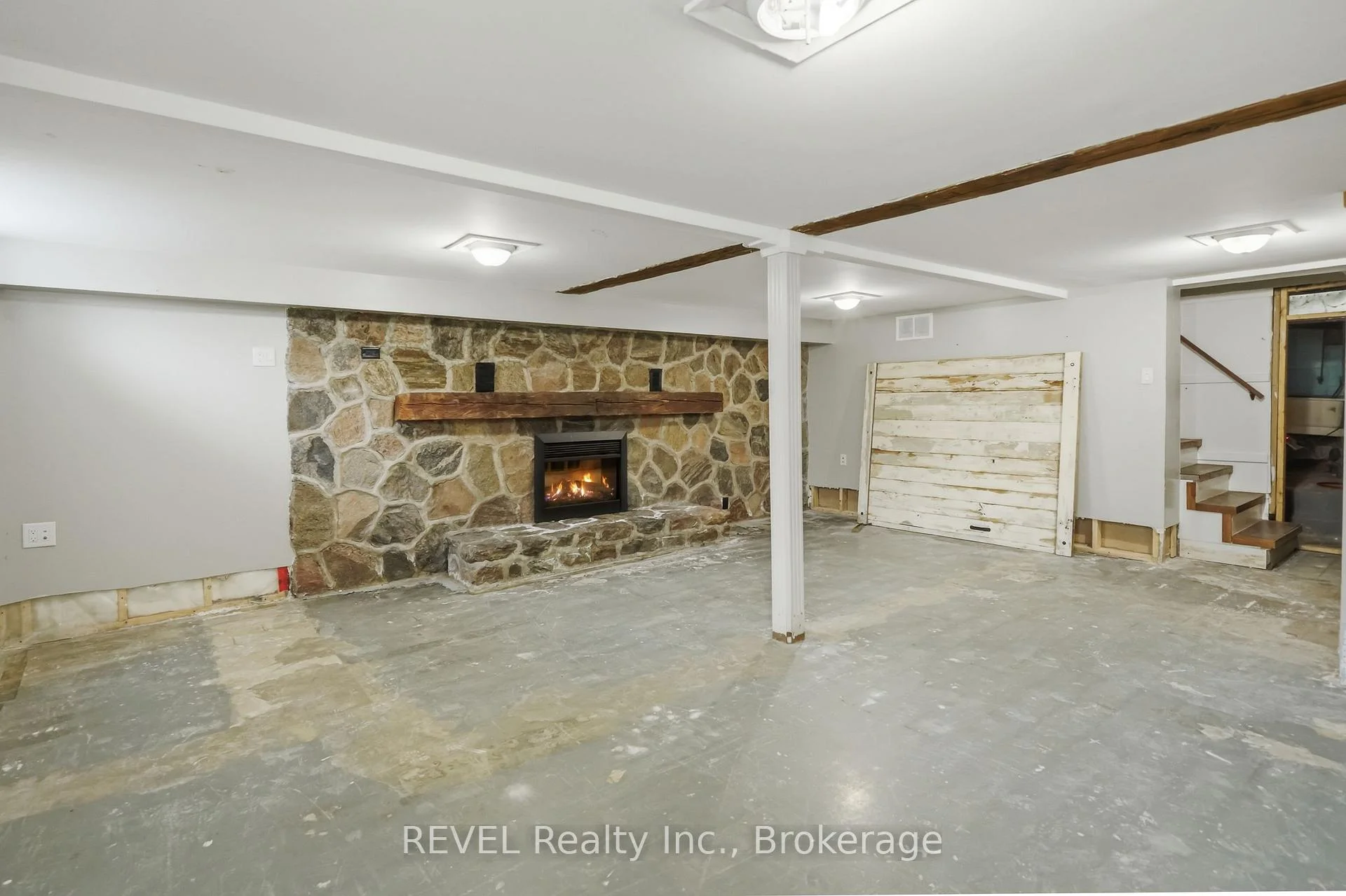 Photo 34 of 2324 Centre Street, Thorold, Allanburg/Thorold South — HOMEH