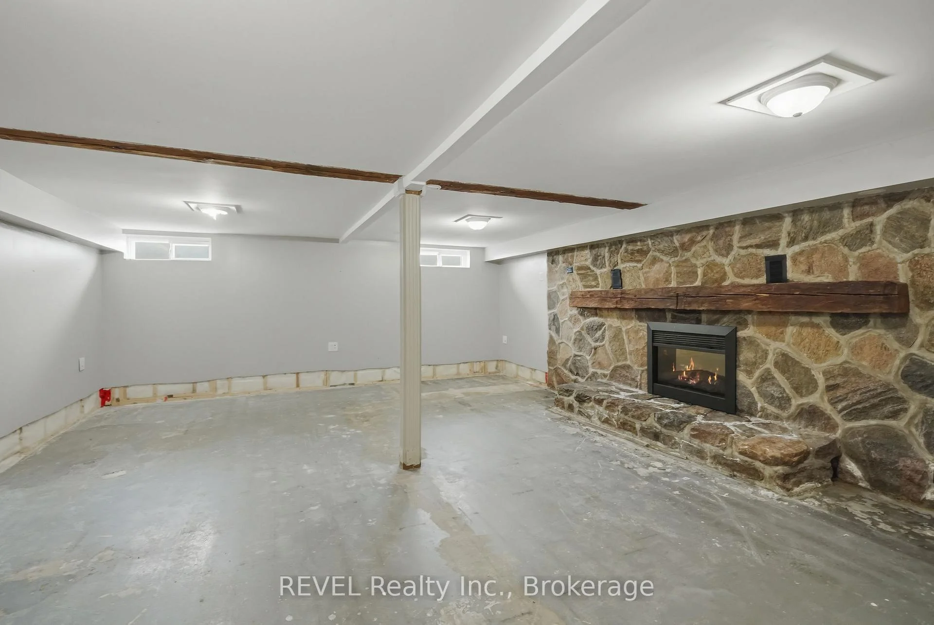 Photo 35 of 2324 Centre Street, Thorold, Allanburg/Thorold South — HOMEH