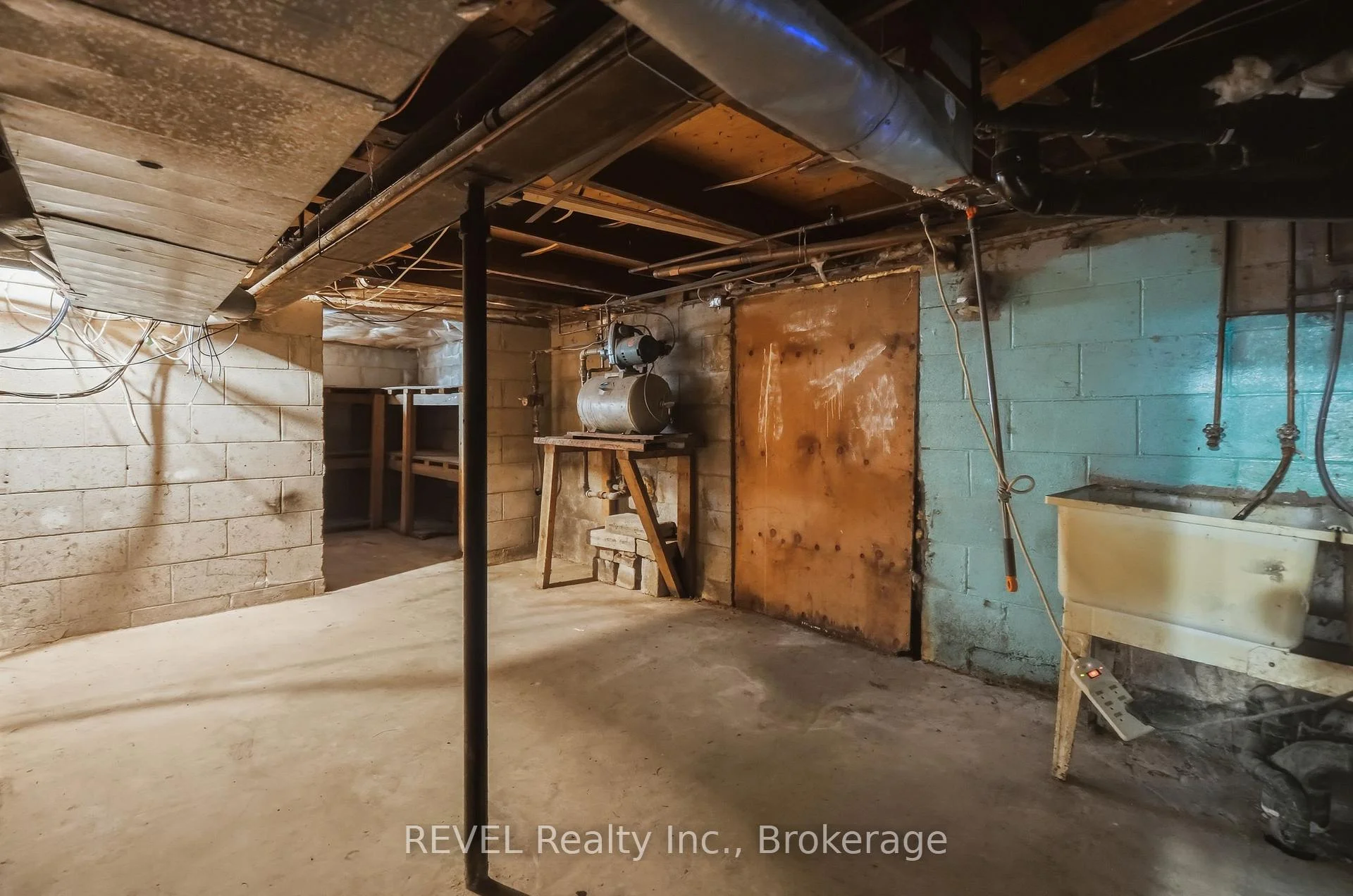 Photo 36 of 2324 Centre Street, Thorold, Allanburg/Thorold South — HOMEH