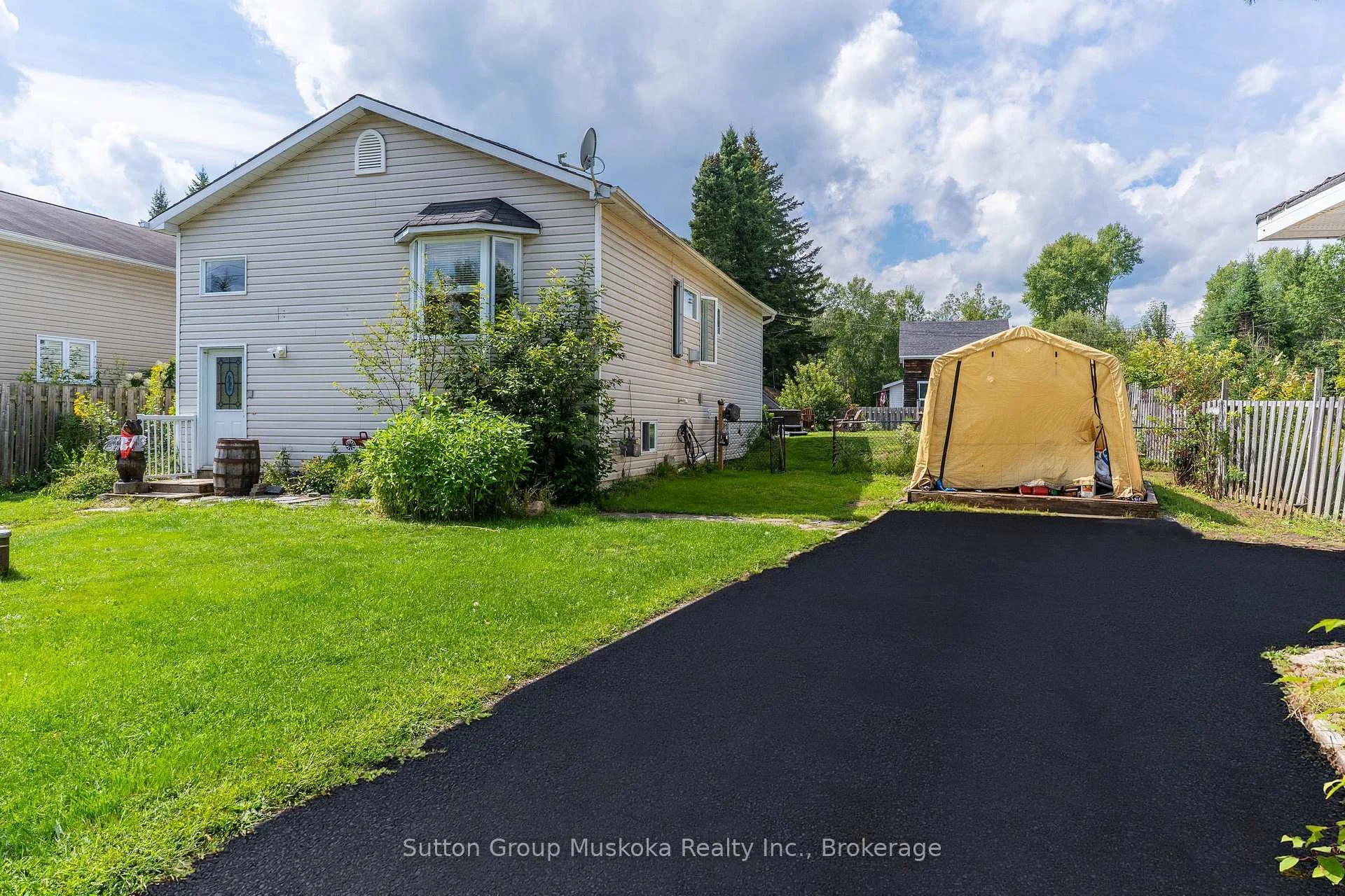 Photo 3 of 184 Main Street, Perry, Novar — HOMEH