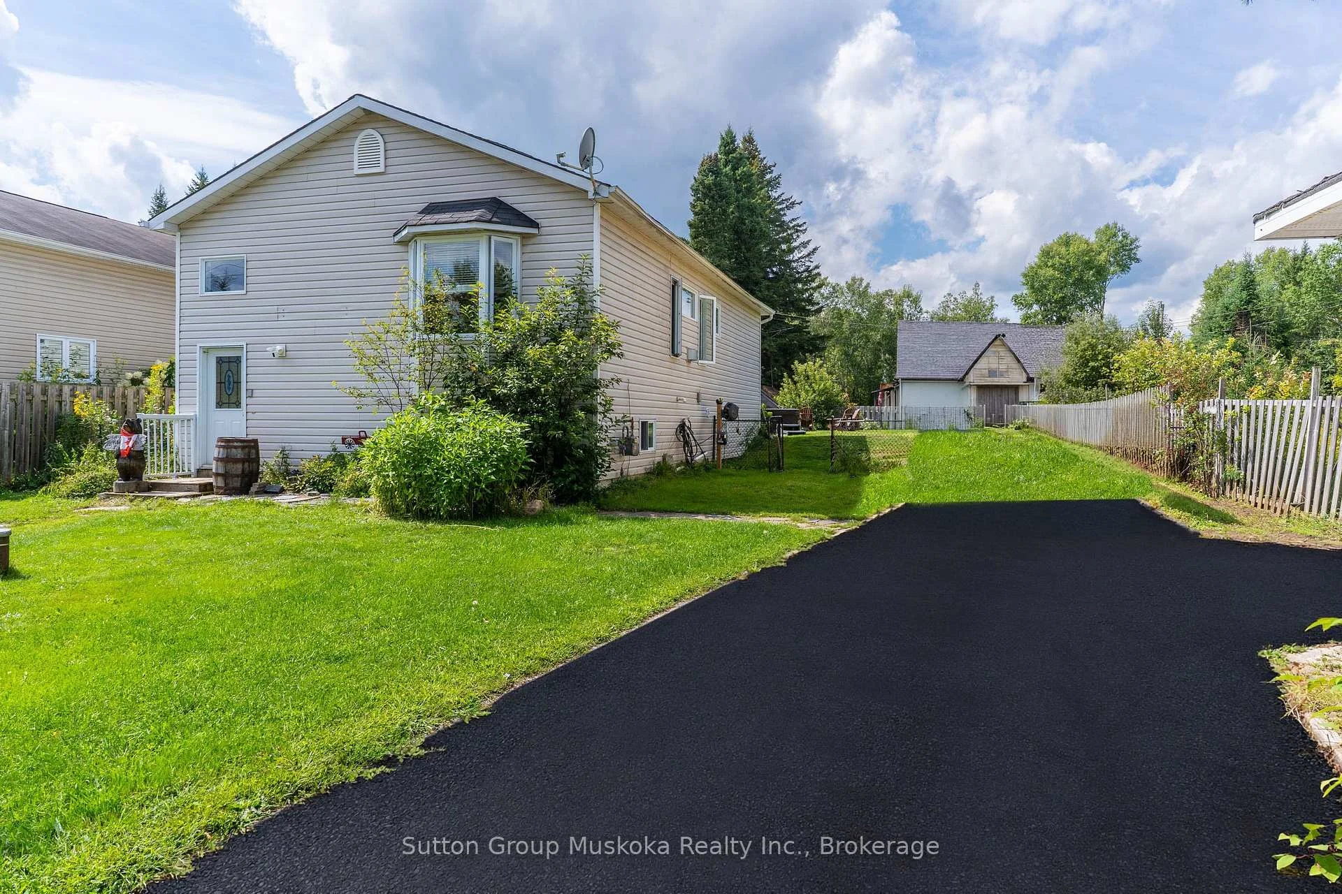 Photo 12 of 184 Main Street, Perry, Novar — HOMEH
