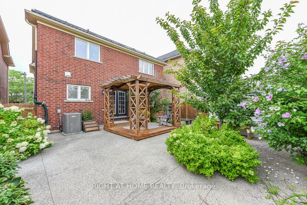 Photo 20 of 696 Caldwell Crescent, Milton, Beaty — HOMEH