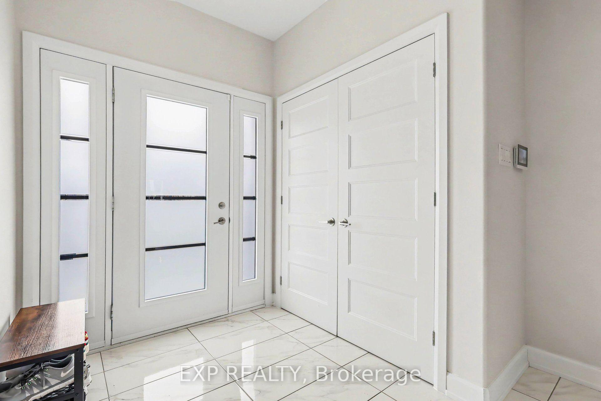 Photo 2 of 520 Lucent Street, Russell, Russell Twp — HOMEH