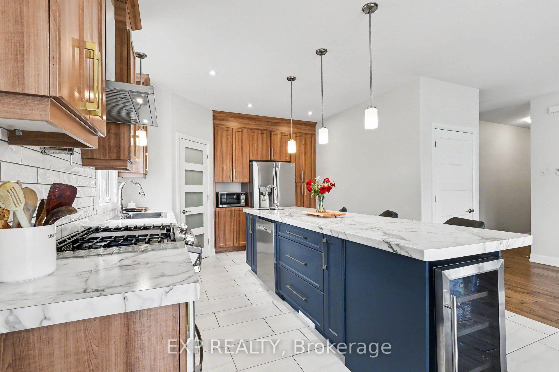 Photo 4 of 520 Lucent Street, Russell, Russell Twp — HOMEH