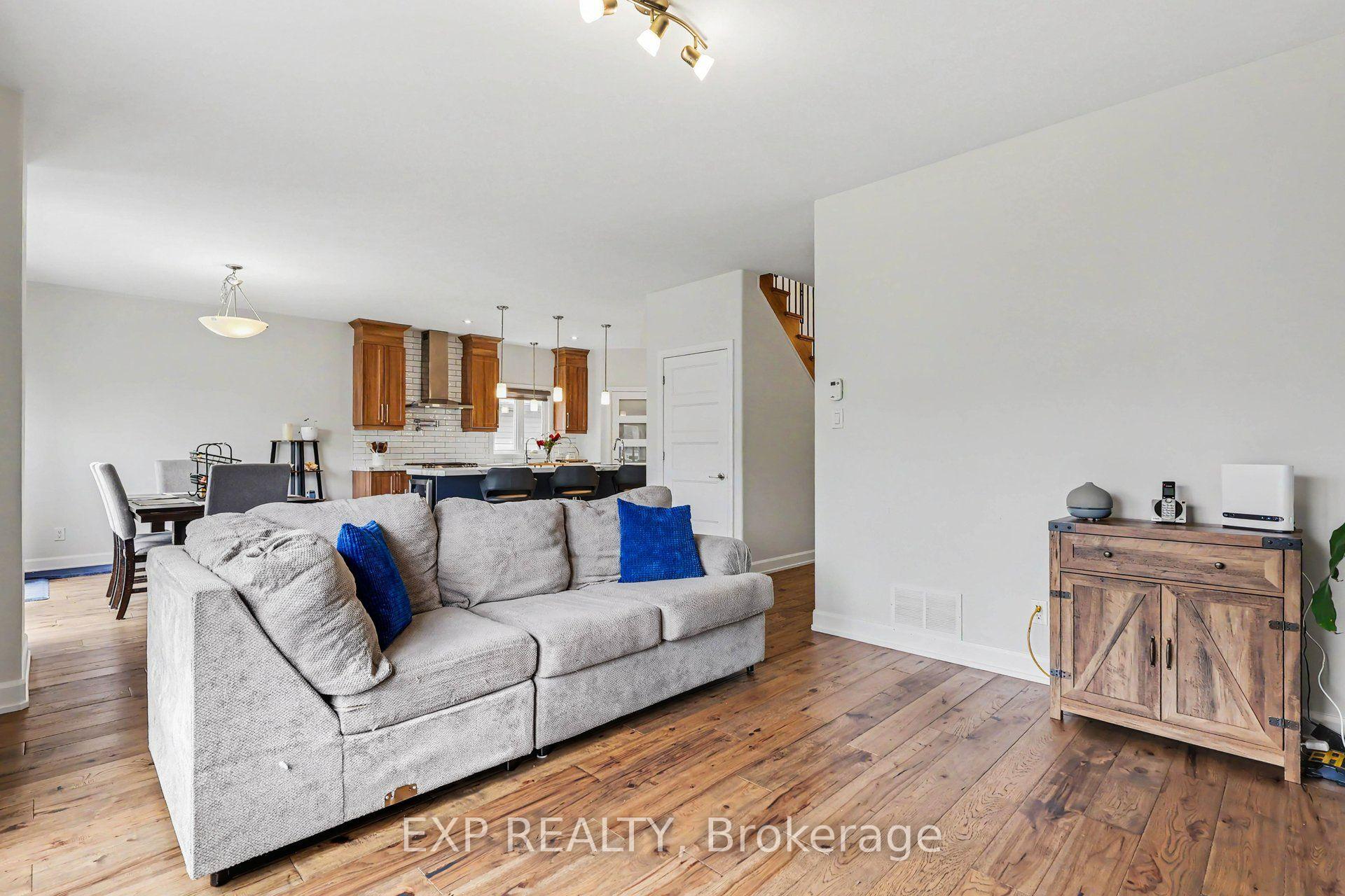Photo 12 of 520 Lucent Street, Russell, Russell Twp — HOMEH