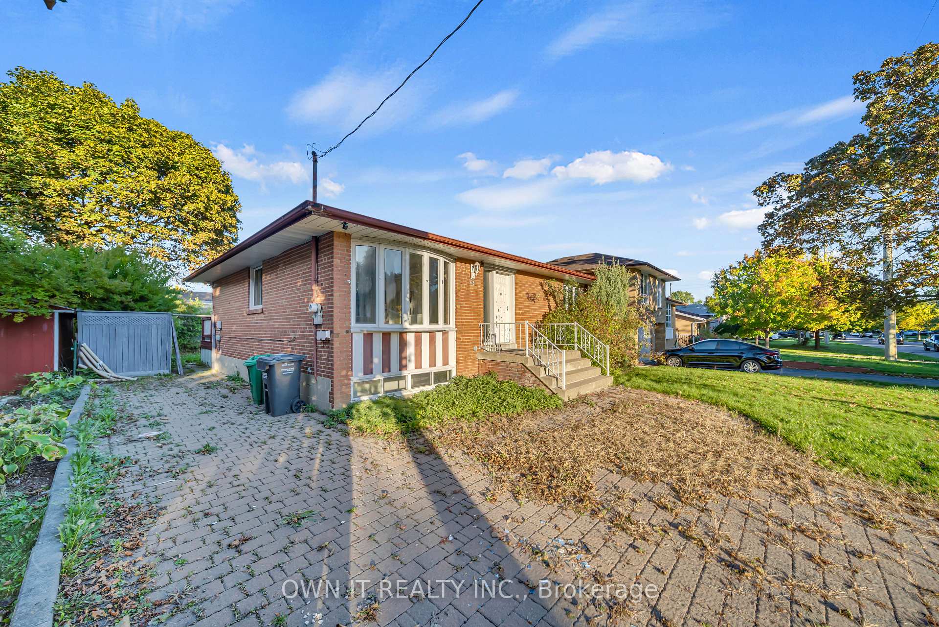 Photo 2 of 68 Campbell Drive, Brampton, Northwood Park — HOMEH