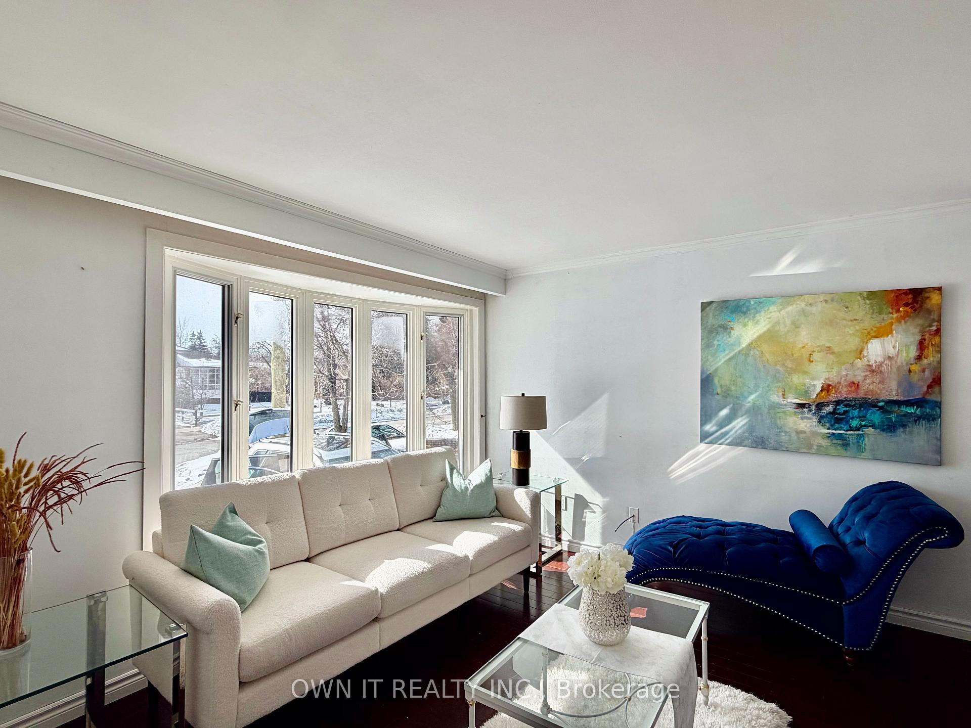 Photo 3 of 68 Campbell Drive, Brampton, Northwood Park — HOMEH