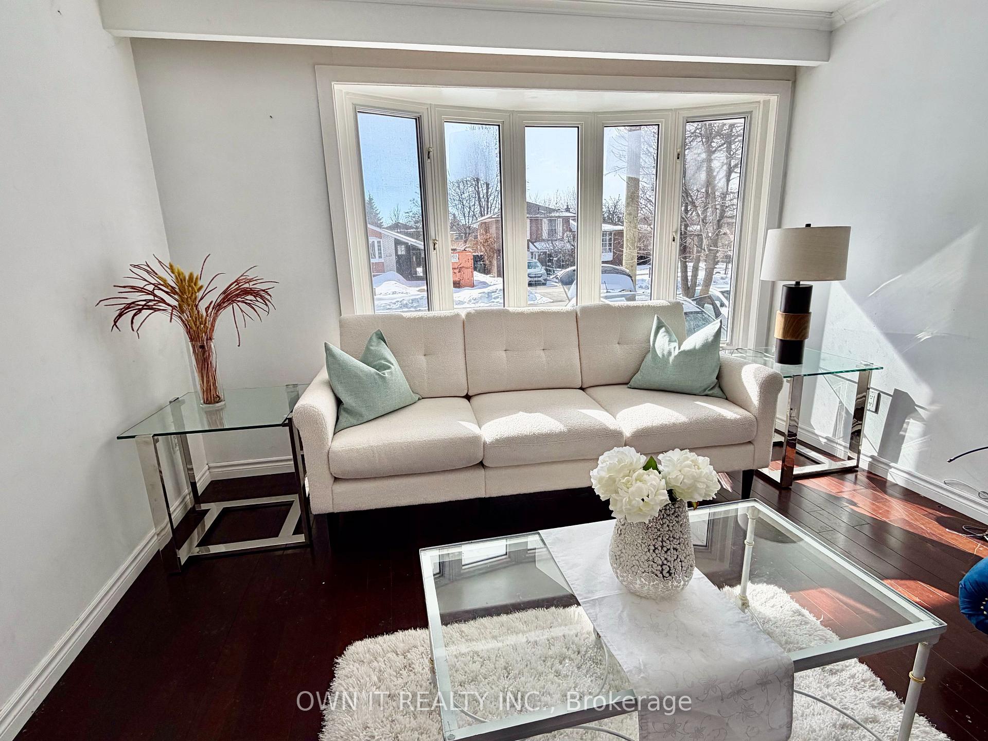 Photo 4 of 68 Campbell Drive, Brampton, Northwood Park — HOMEH