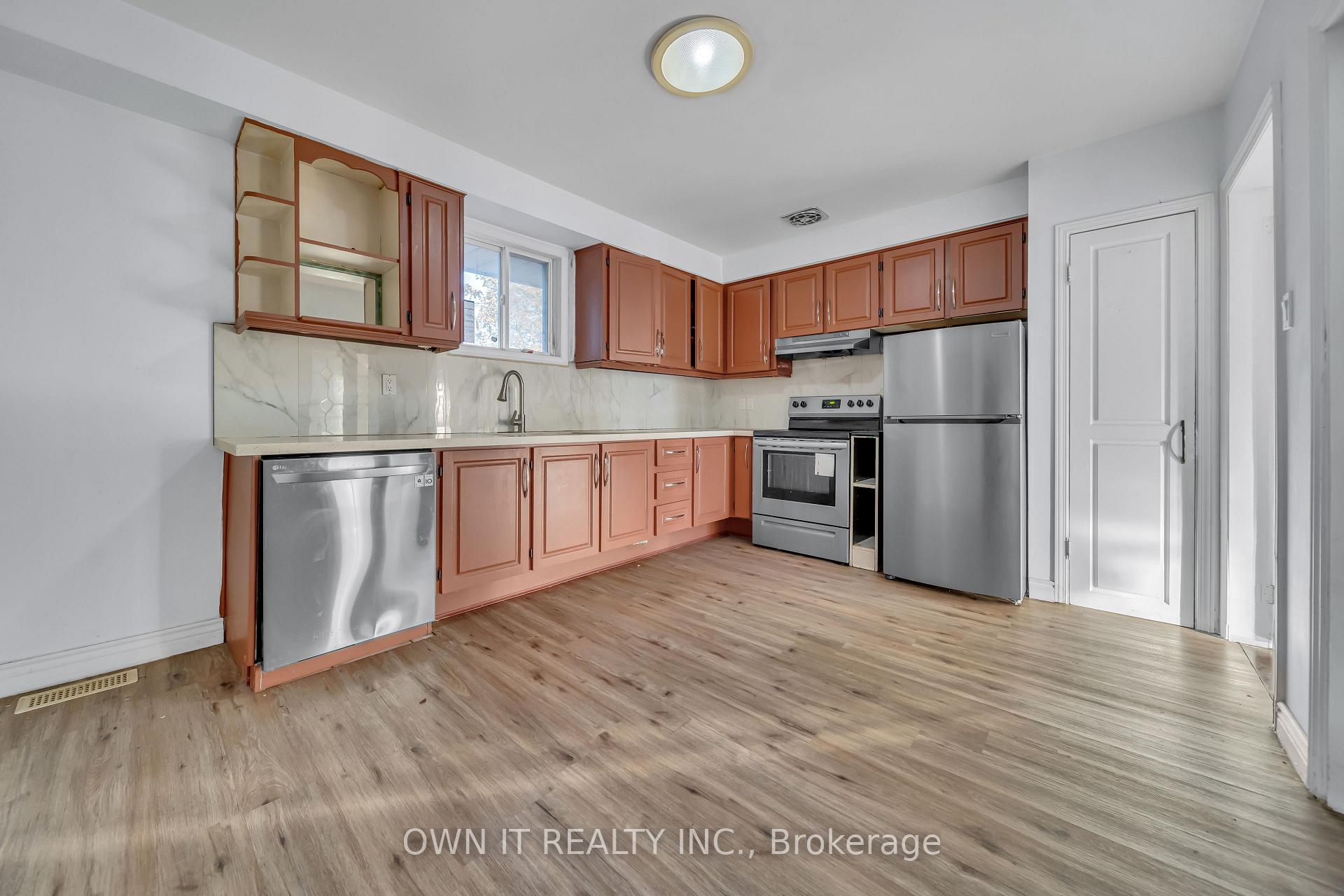 Photo 8 of 68 Campbell Drive, Brampton, Northwood Park — HOMEH