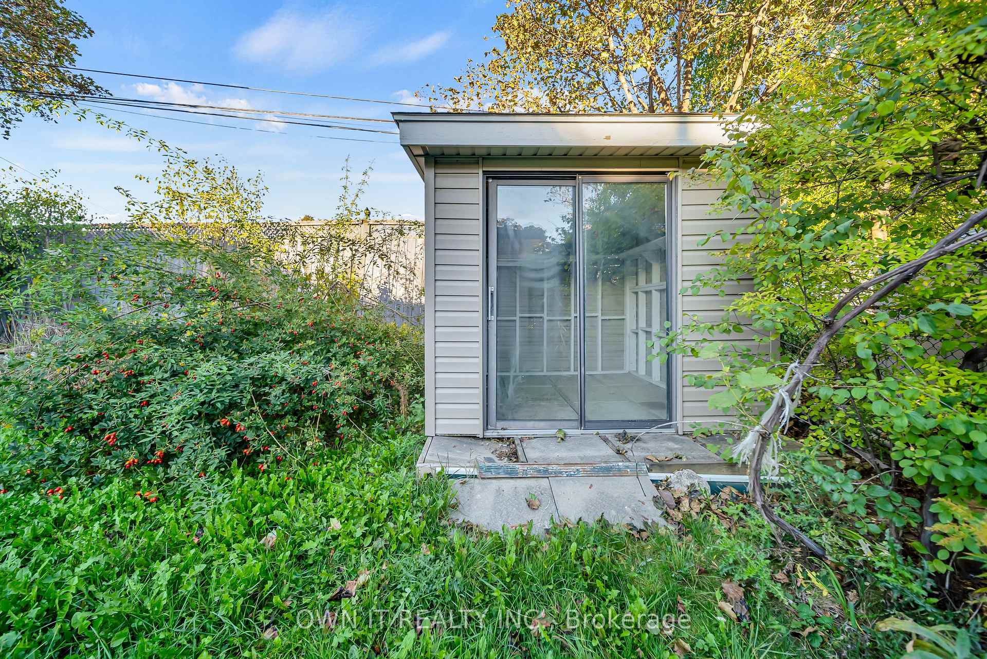 Photo 12 of 68 Campbell Drive, Brampton, Northwood Park — HOMEH