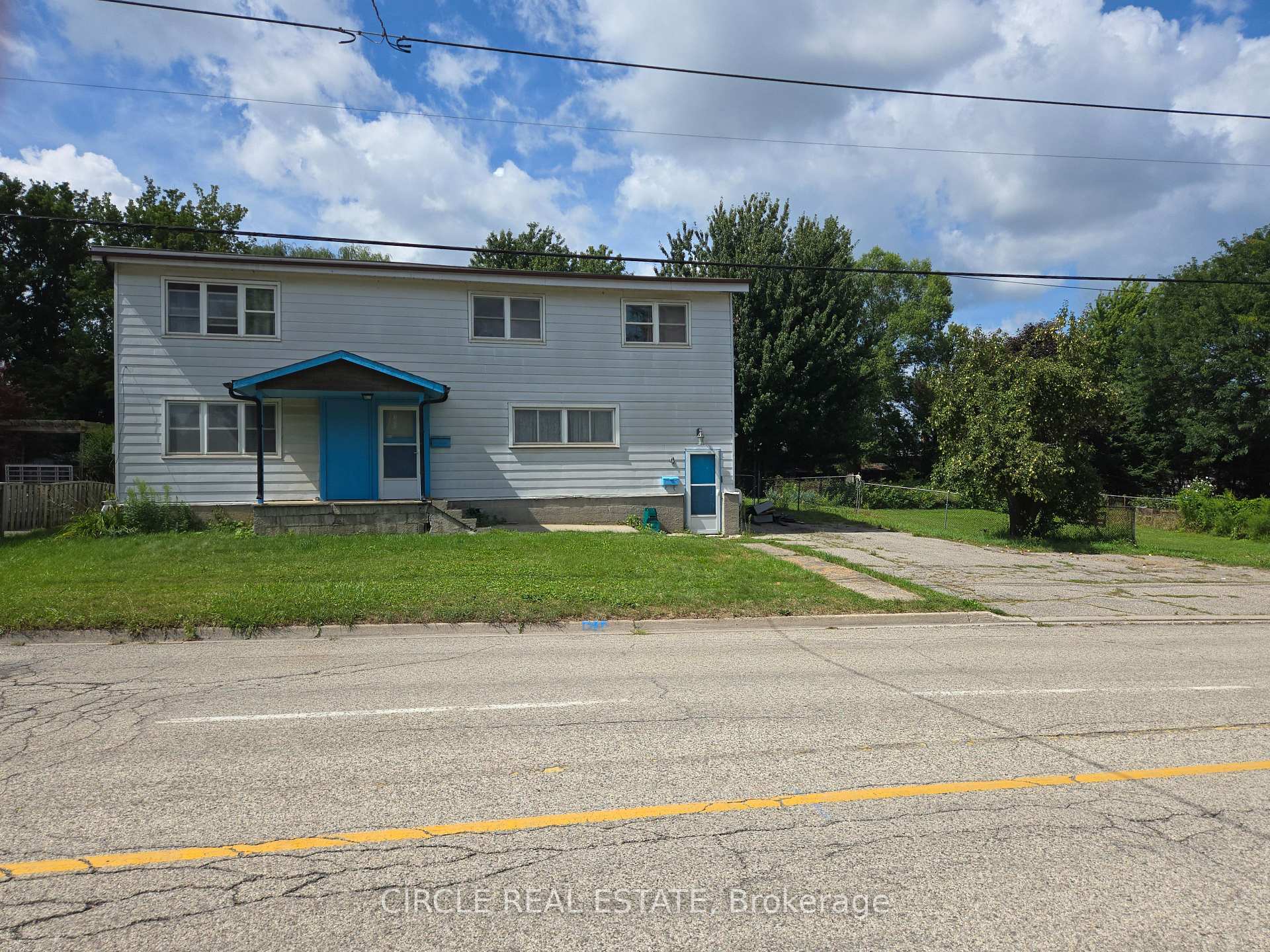 Photo of 4 3rd Side Road S