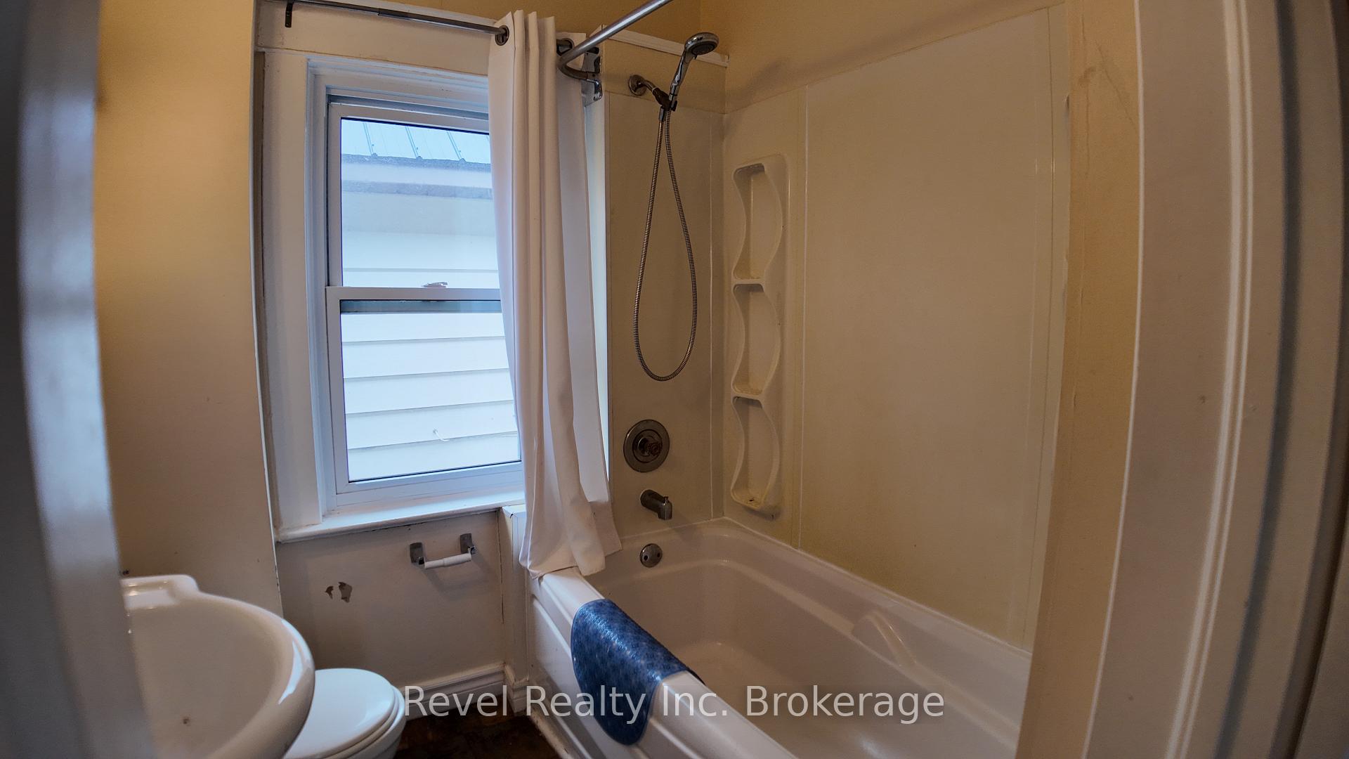 Photo 17 of 416 First Avenue W, North Bay, Central — HOMEH