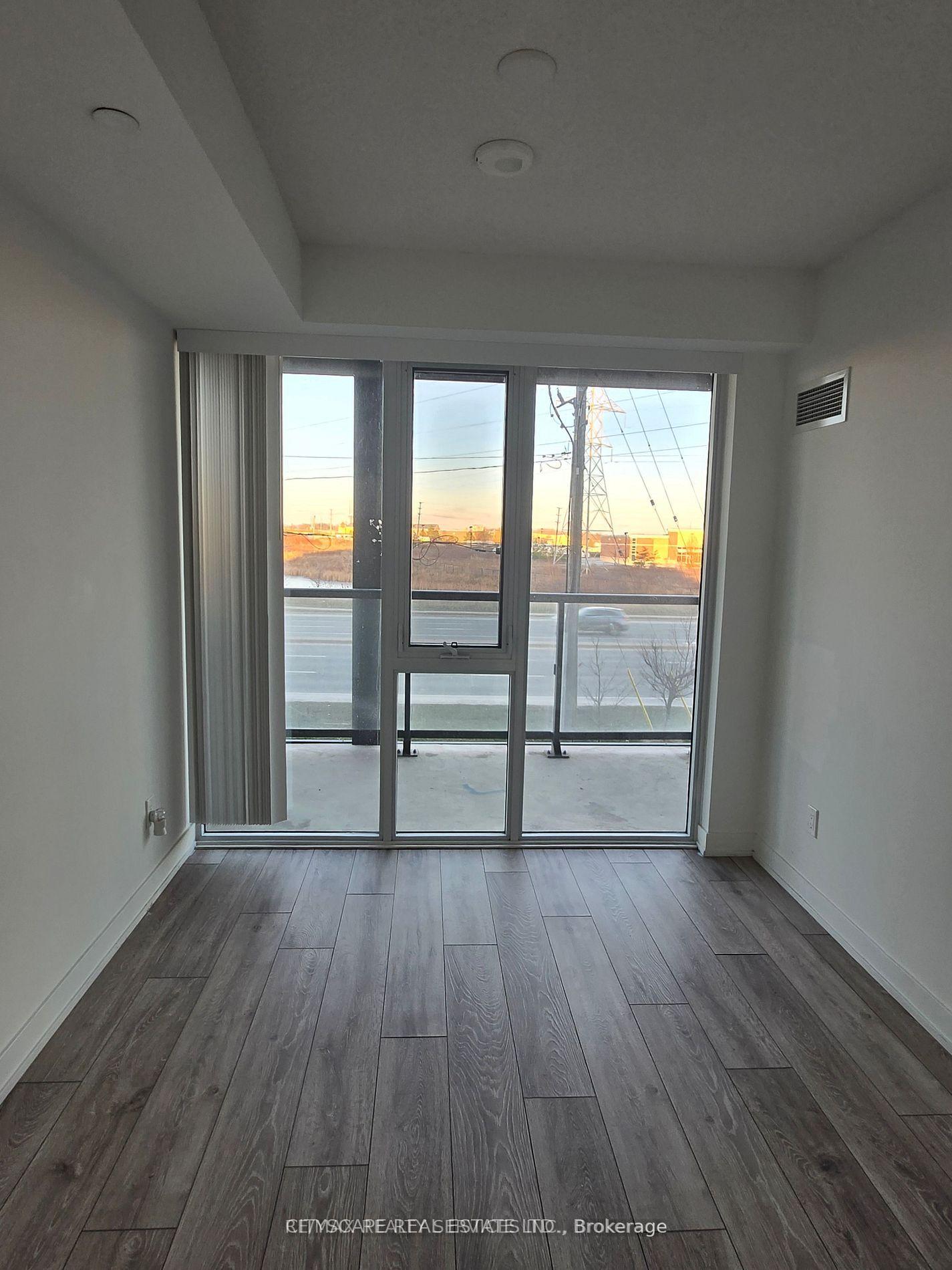Photo 6 of Unit B208, 3200 Dakota Common, Burlington, Alton — HOMEH