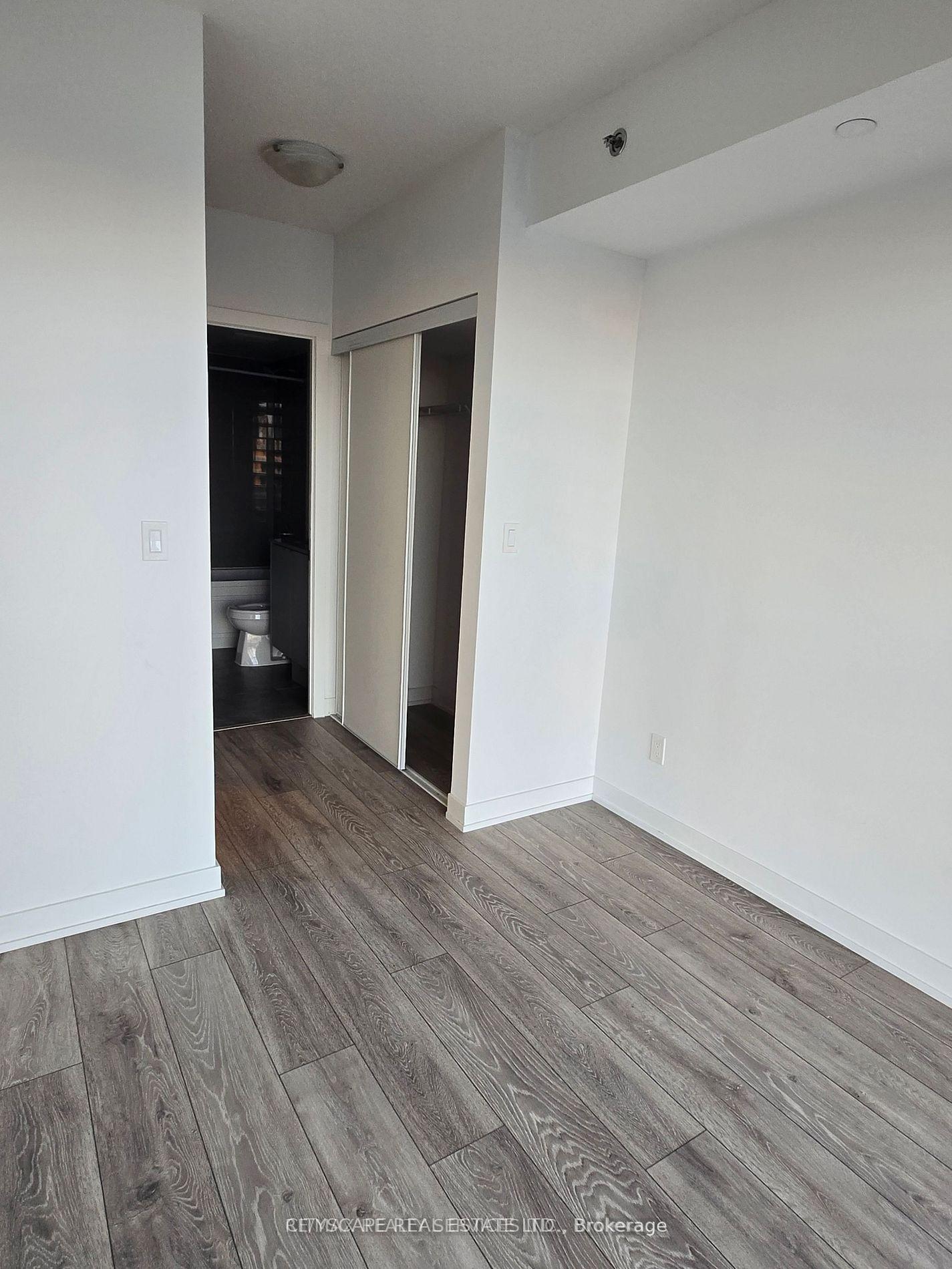 Photo 7 of Unit B208, 3200 Dakota Common, Burlington, Alton — HOMEH