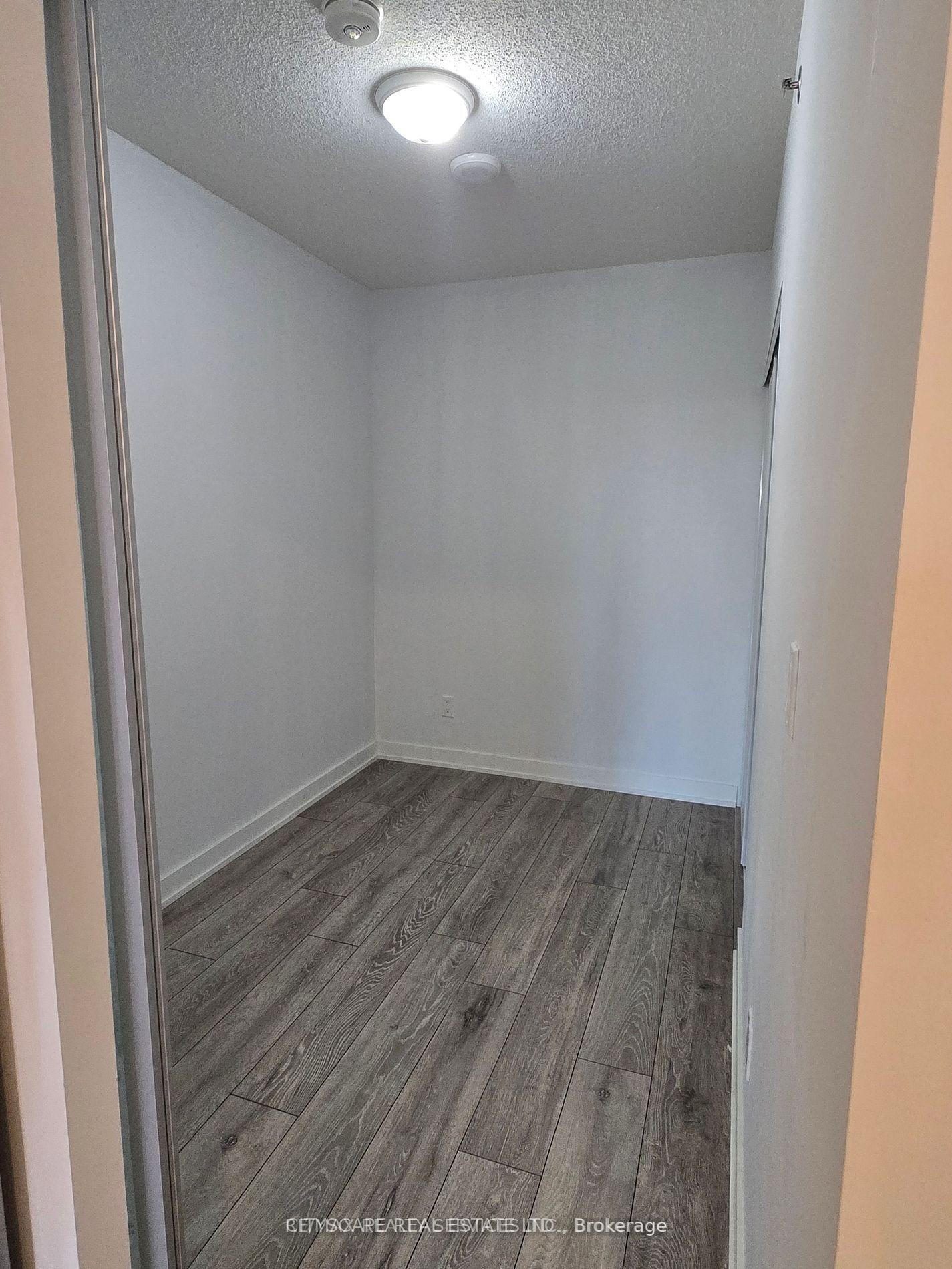 Photo 8 of Unit B208, 3200 Dakota Common, Burlington, Alton — HOMEH