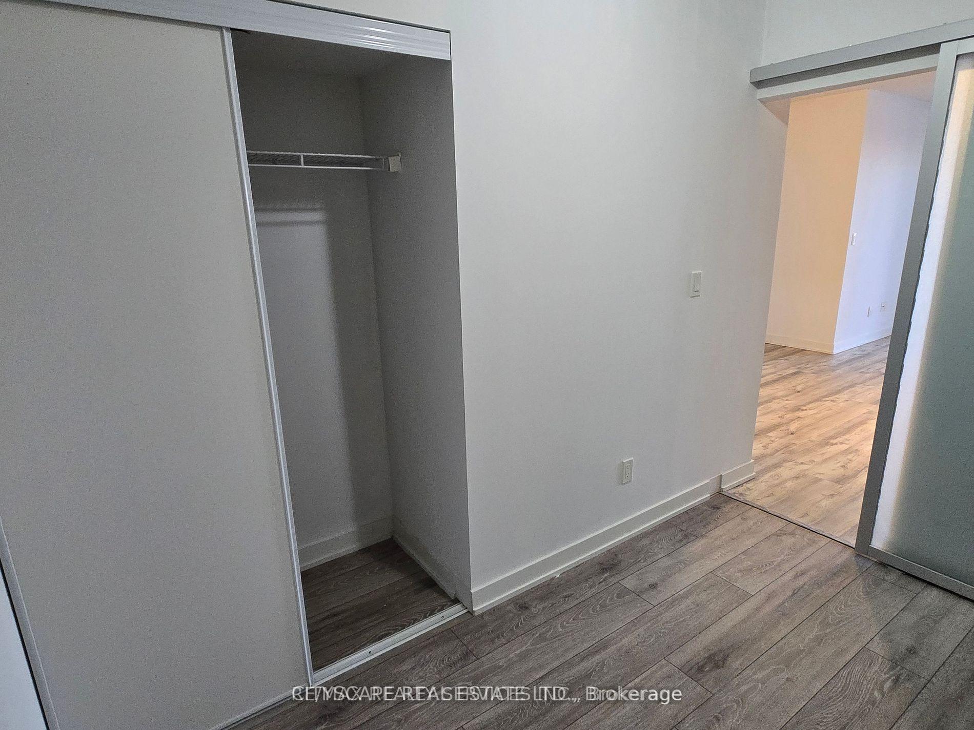 Photo 9 of Unit B208, 3200 Dakota Common, Burlington, Alton — HOMEH
