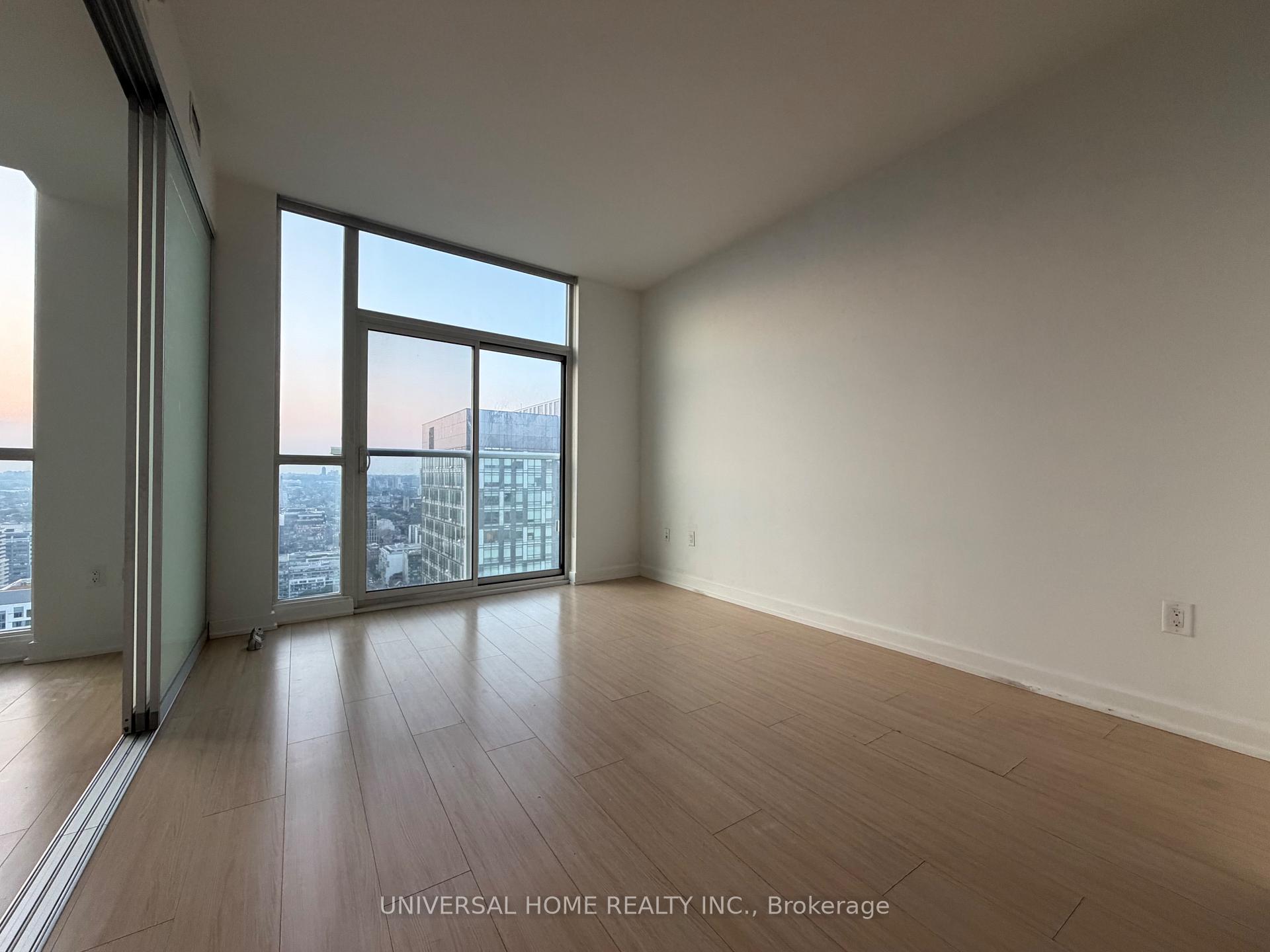 Photo 3 of Unit 4511, 85 Queens Wharf Road, Toronto, Waterfront Communities — HOMEH