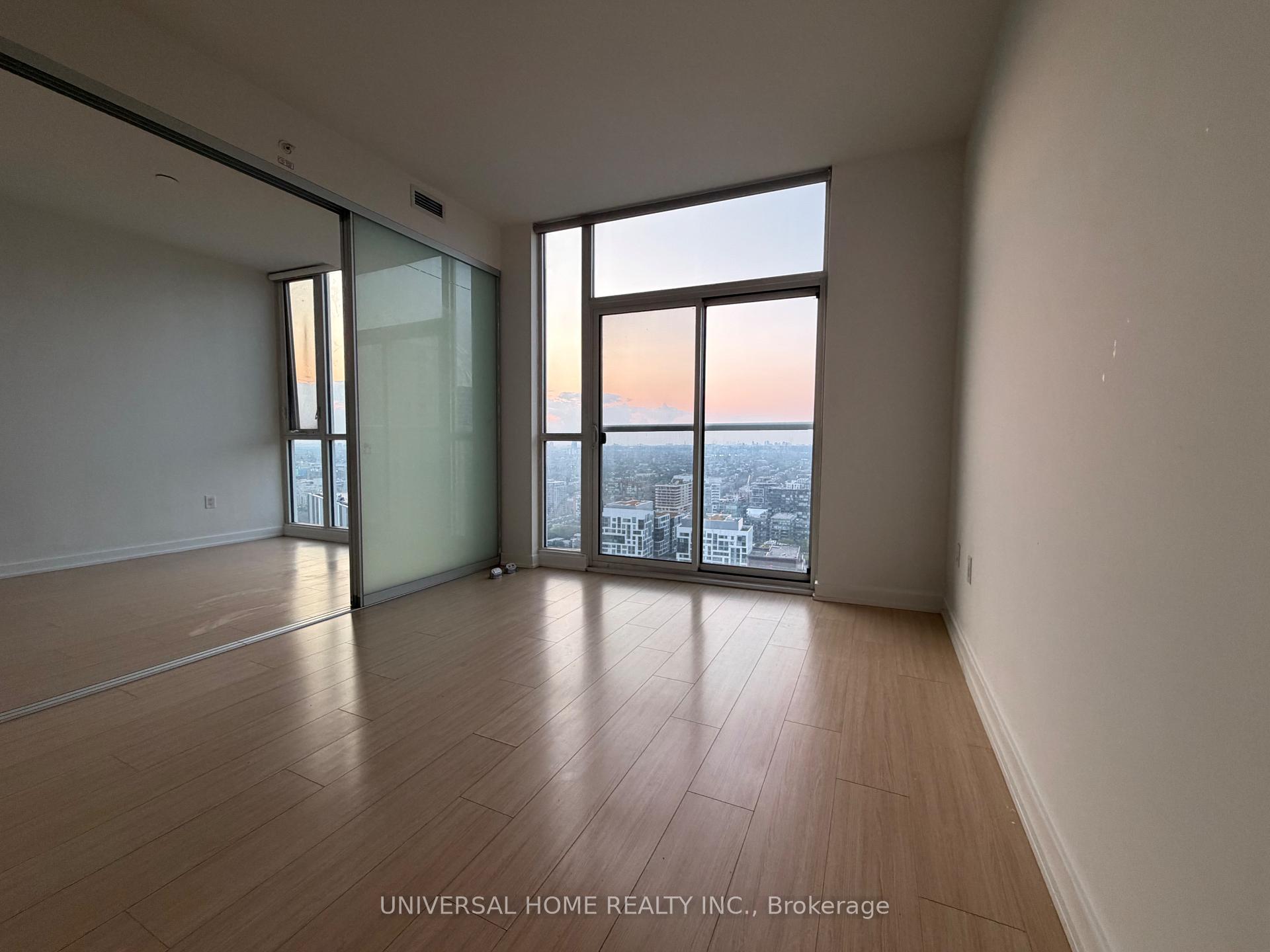 Photo 4 of Unit 4511, 85 Queens Wharf Road, Toronto, Waterfront Communities — HOMEH