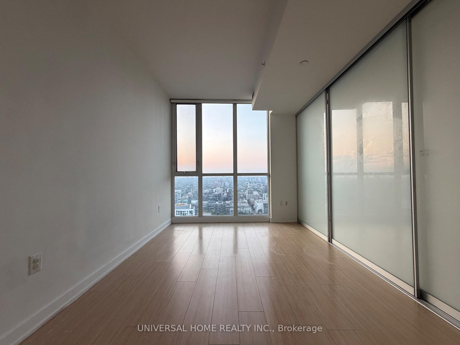 Photo 5 of Unit 4511, 85 Queens Wharf Road, Toronto, Waterfront Communities — HOMEH
