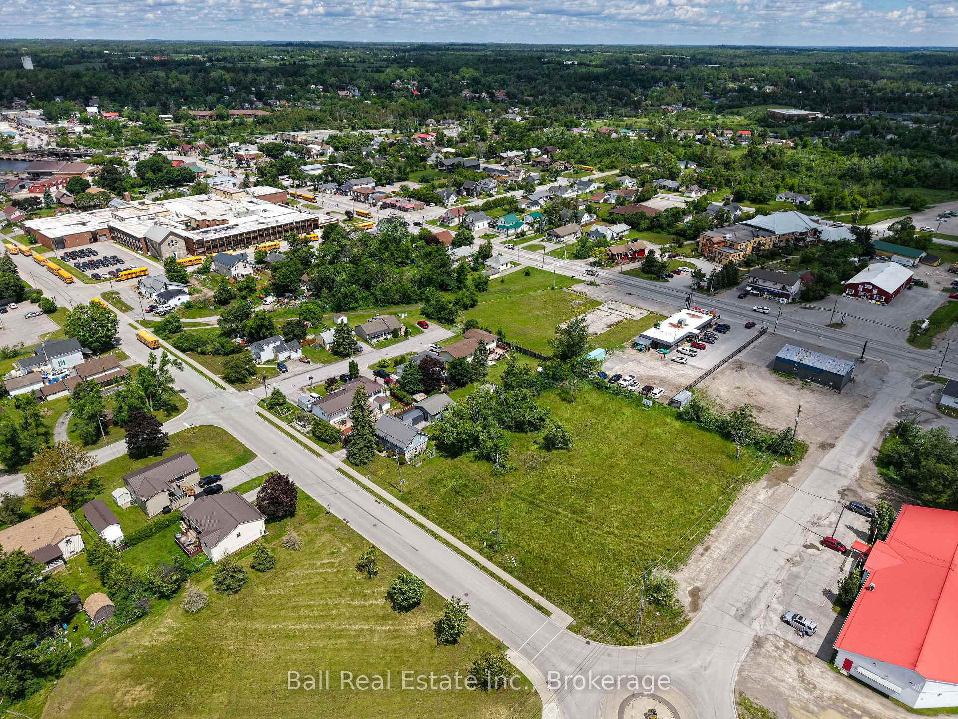 Photo 2 of 16 Veterans Way, Kawartha Lakes, Fenelon Falls — HOMEH