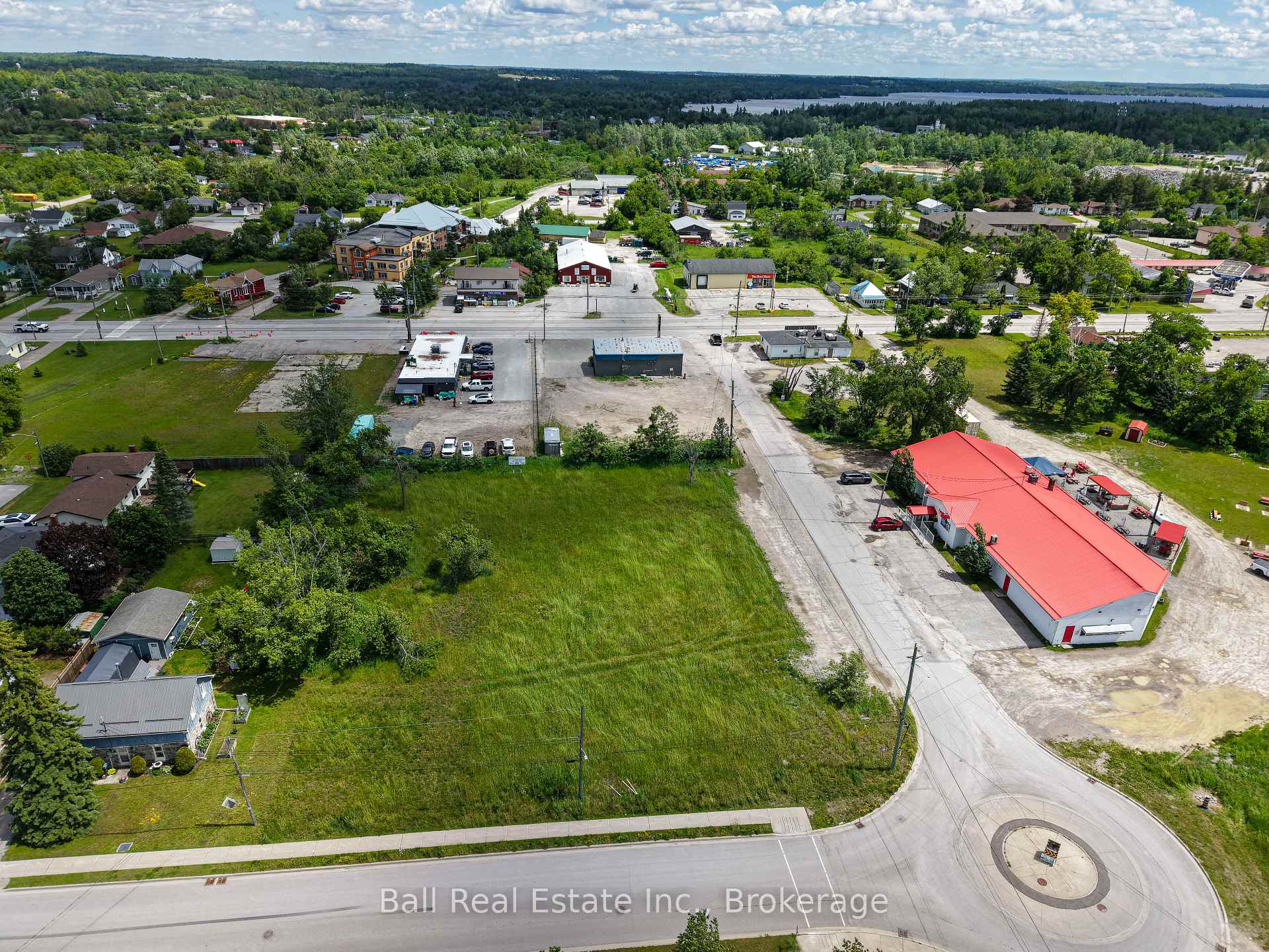 Photo 4 of 16 Veterans Way, Kawartha Lakes, Fenelon Falls — HOMEH