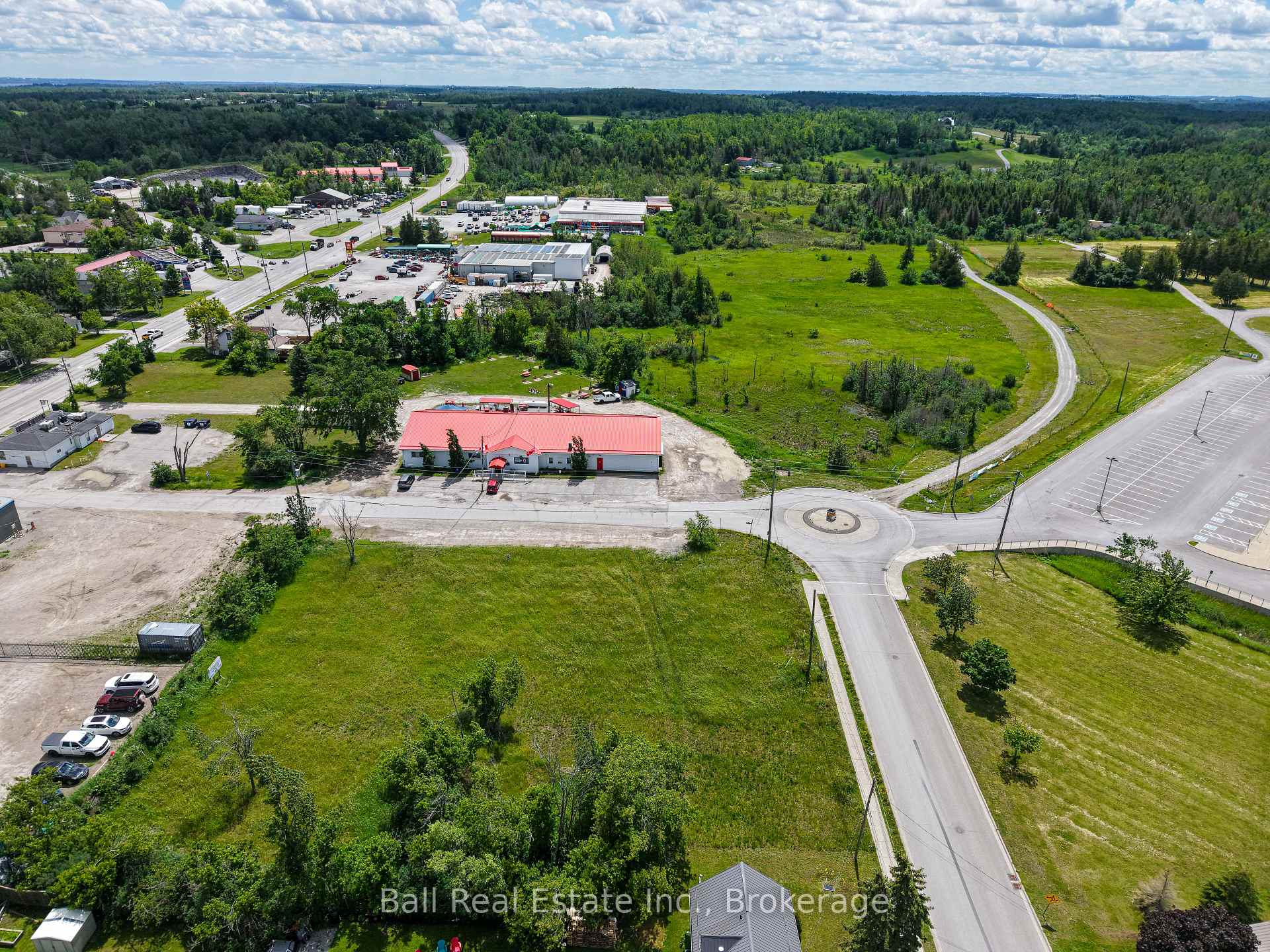 Photo 5 of 16 Veterans Way, Kawartha Lakes, Fenelon Falls — HOMEH