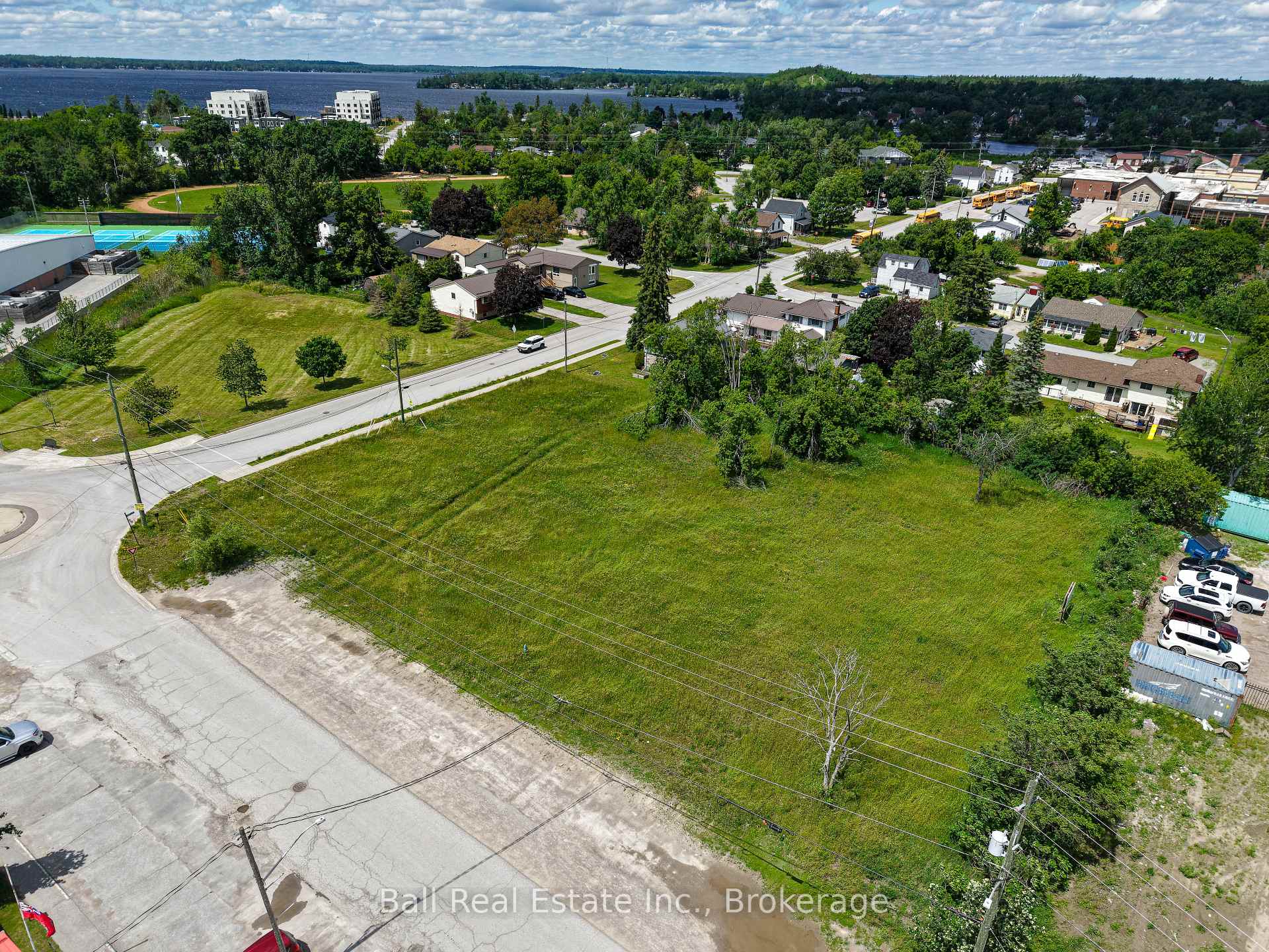 Photo 7 of 16 Veterans Way, Kawartha Lakes, Fenelon Falls — HOMEH