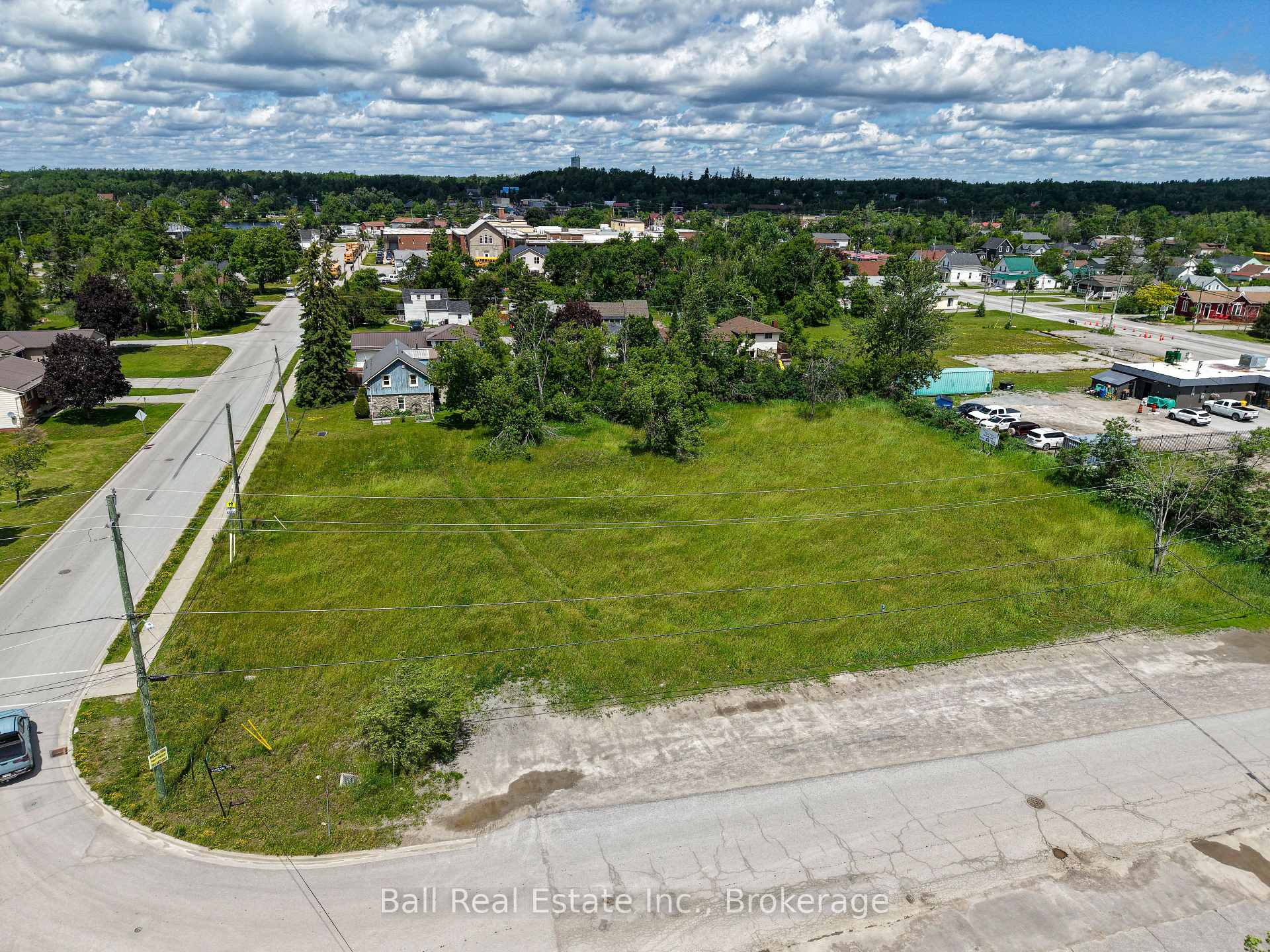 Photo 9 of 16 Veterans Way, Kawartha Lakes, Fenelon Falls — HOMEH