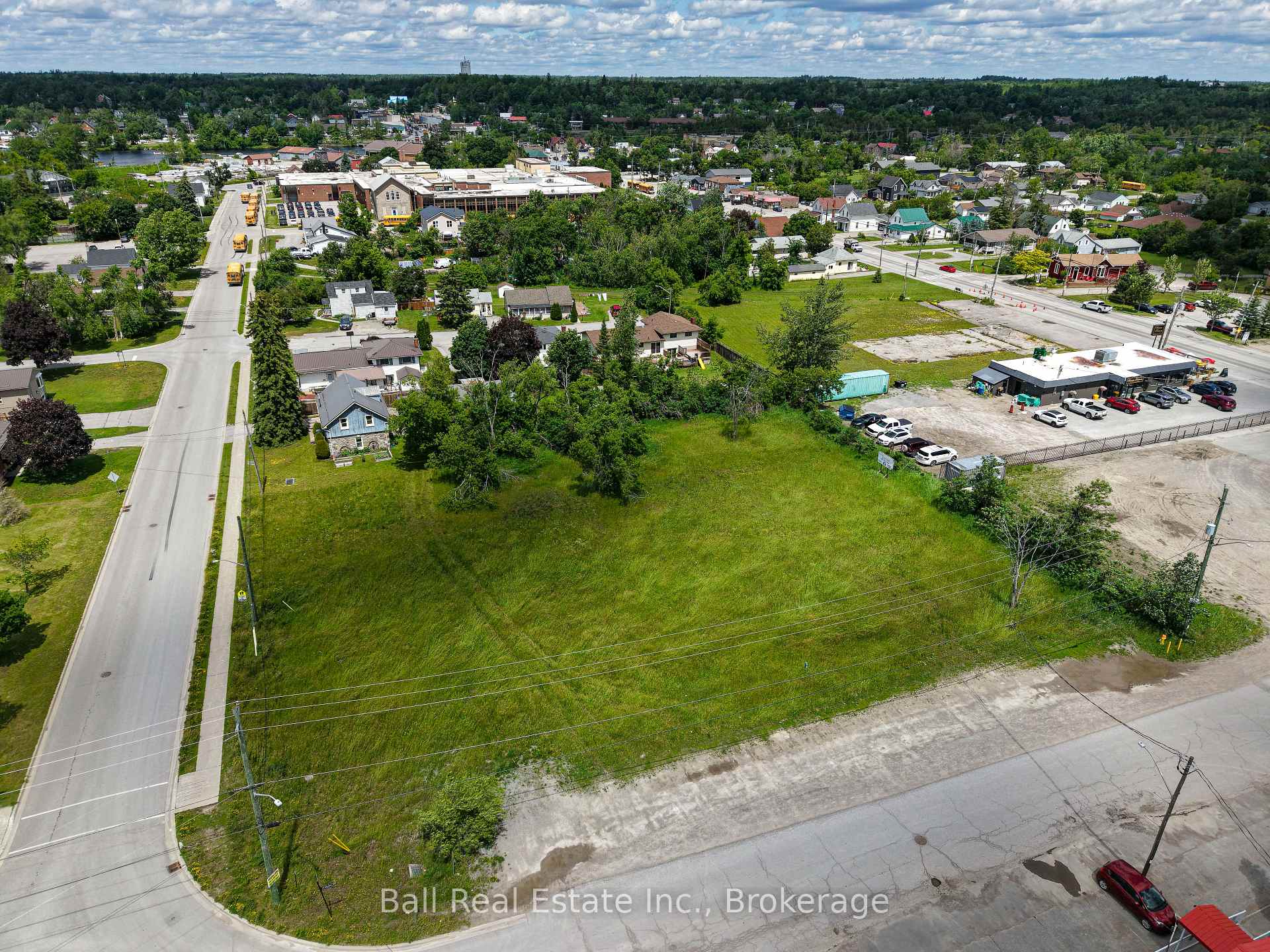 Photo 12 of 16 Veterans Way, Kawartha Lakes, Fenelon Falls — HOMEH