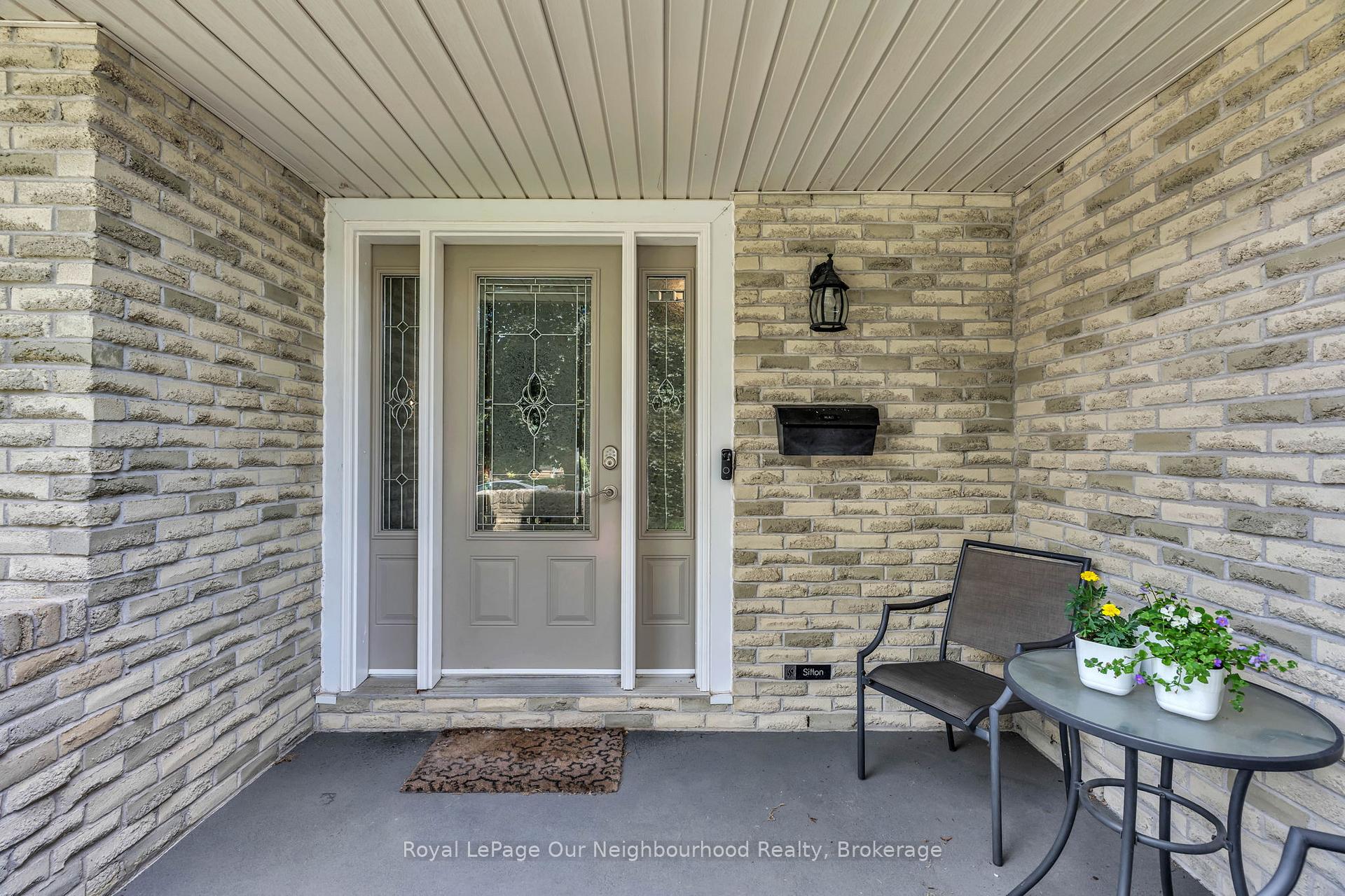 Photo 5 of 67 Bartlett Crescent, London, South M — HOMEH
