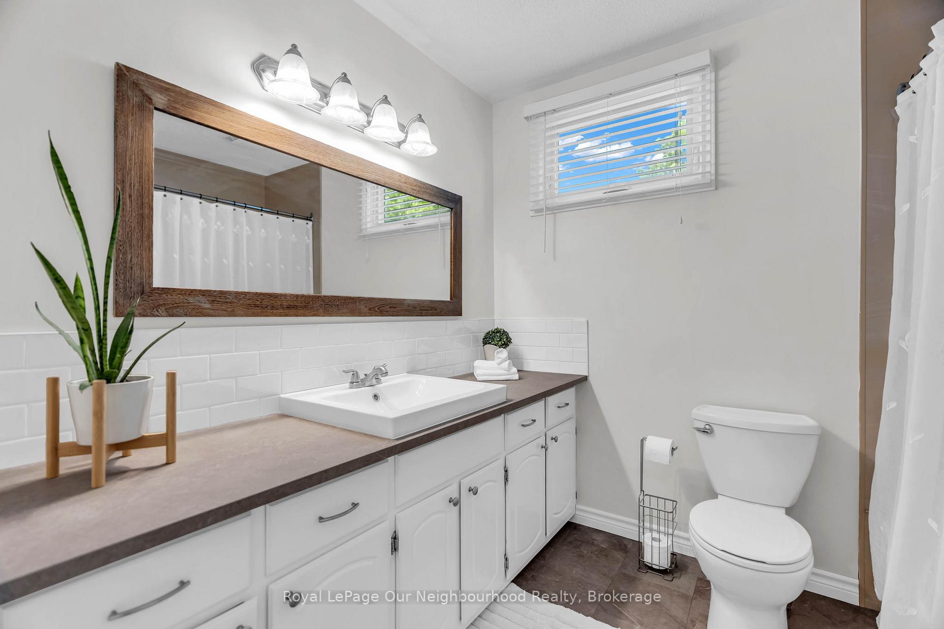 Photo 33 of 67 Bartlett Crescent, London, South M — HOMEH